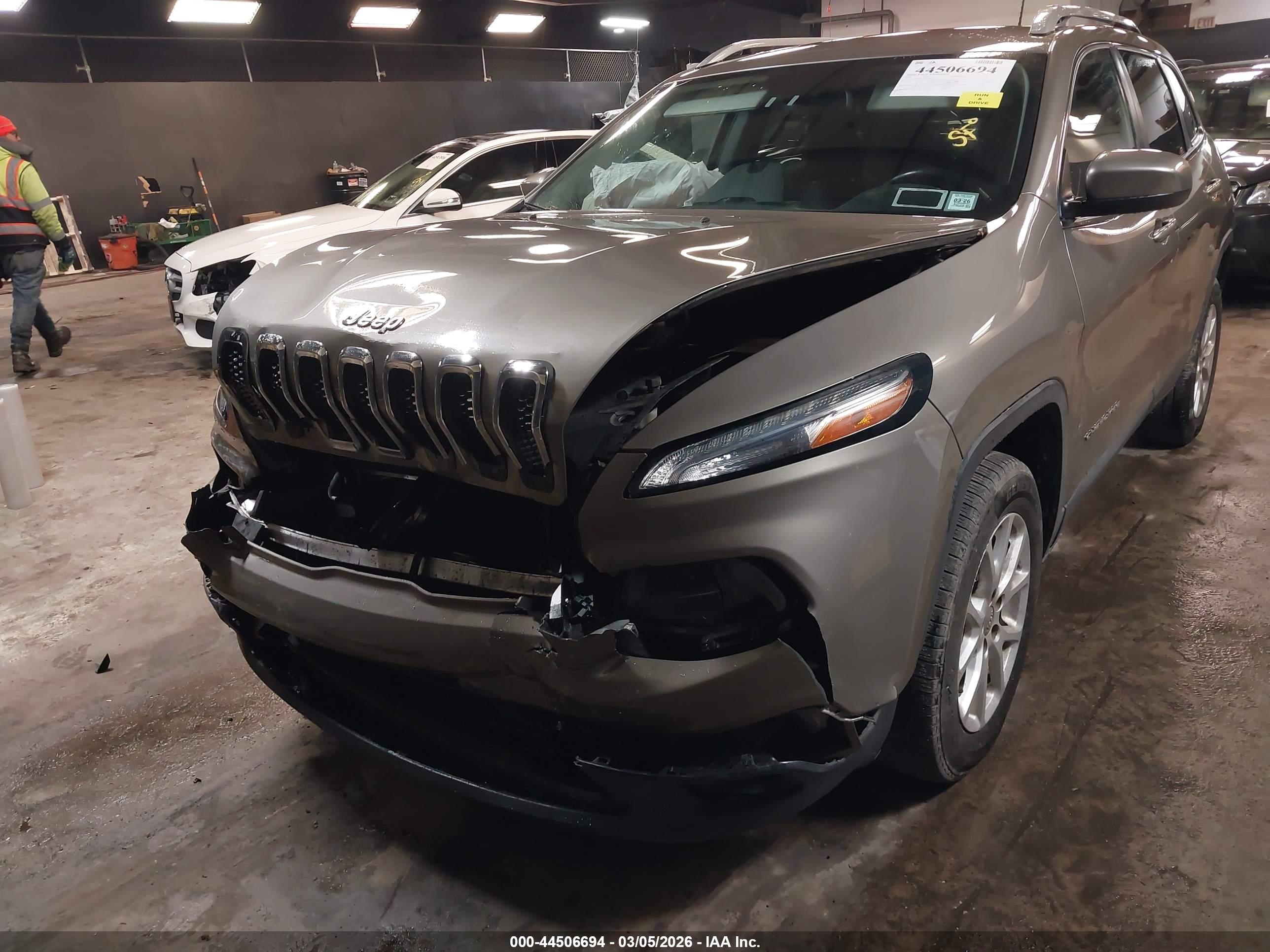 JEEP CHEROKEE image 6