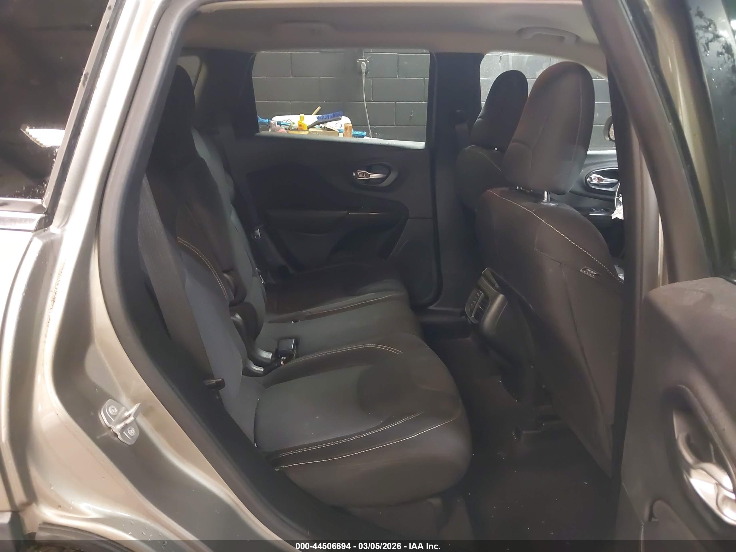 JEEP CHEROKEE image 8