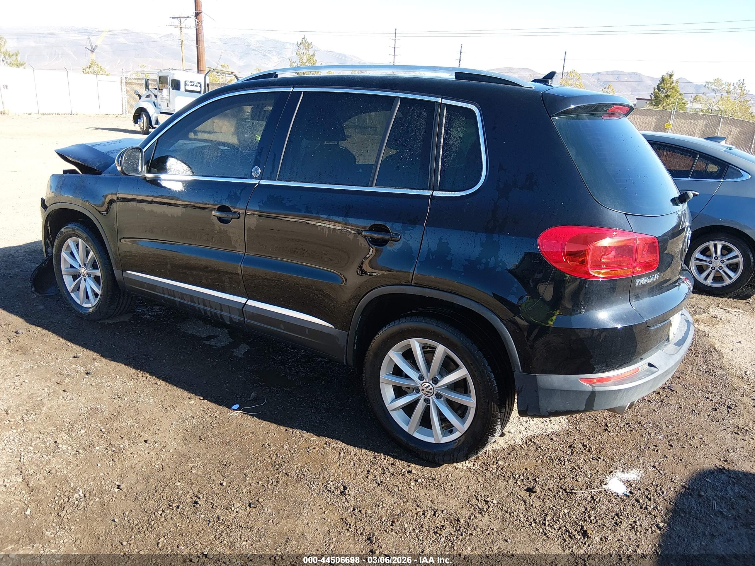 VOLKSWAGEN TIGUAN image 3