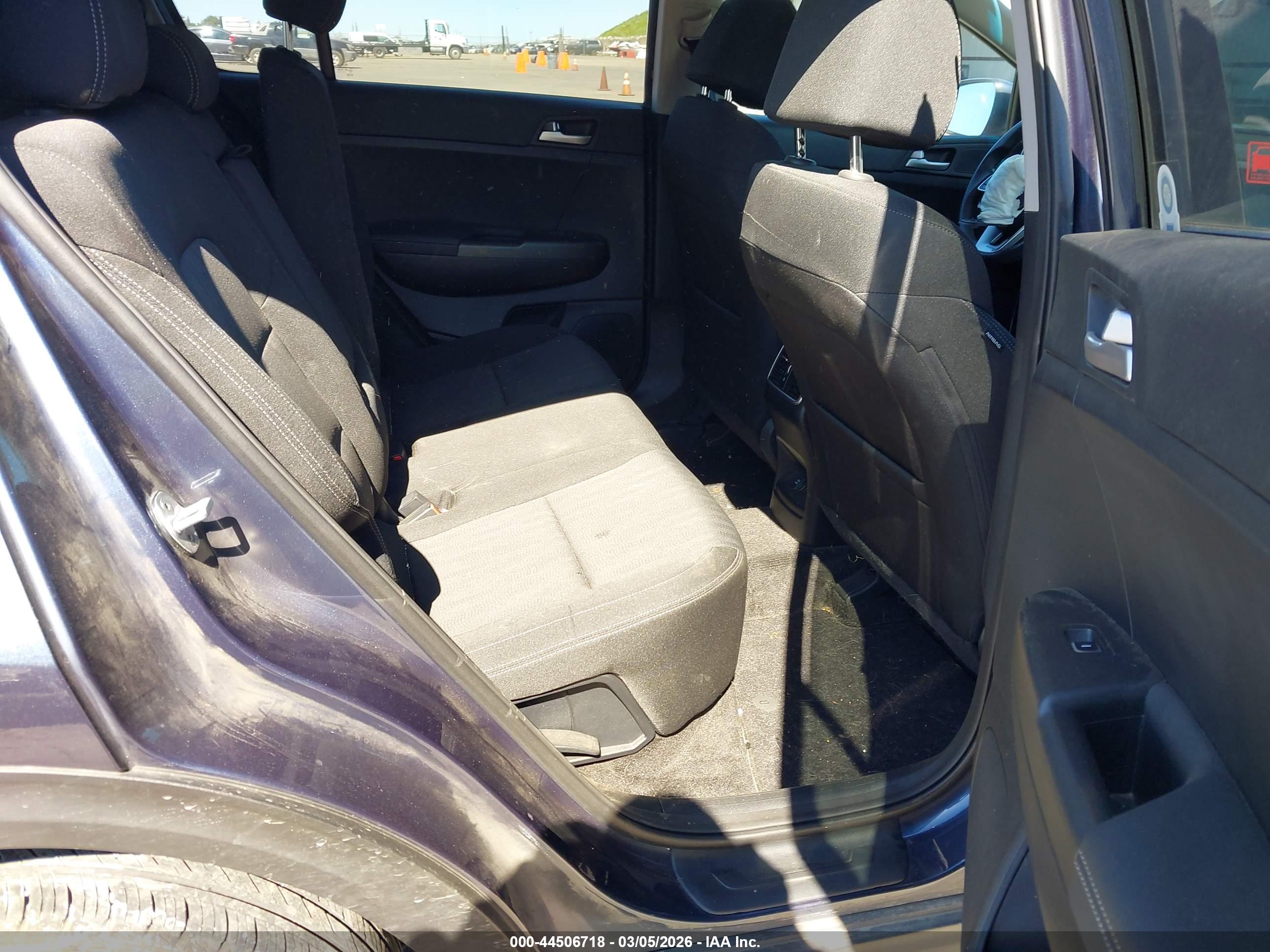 KIA SPORTAGE image 8