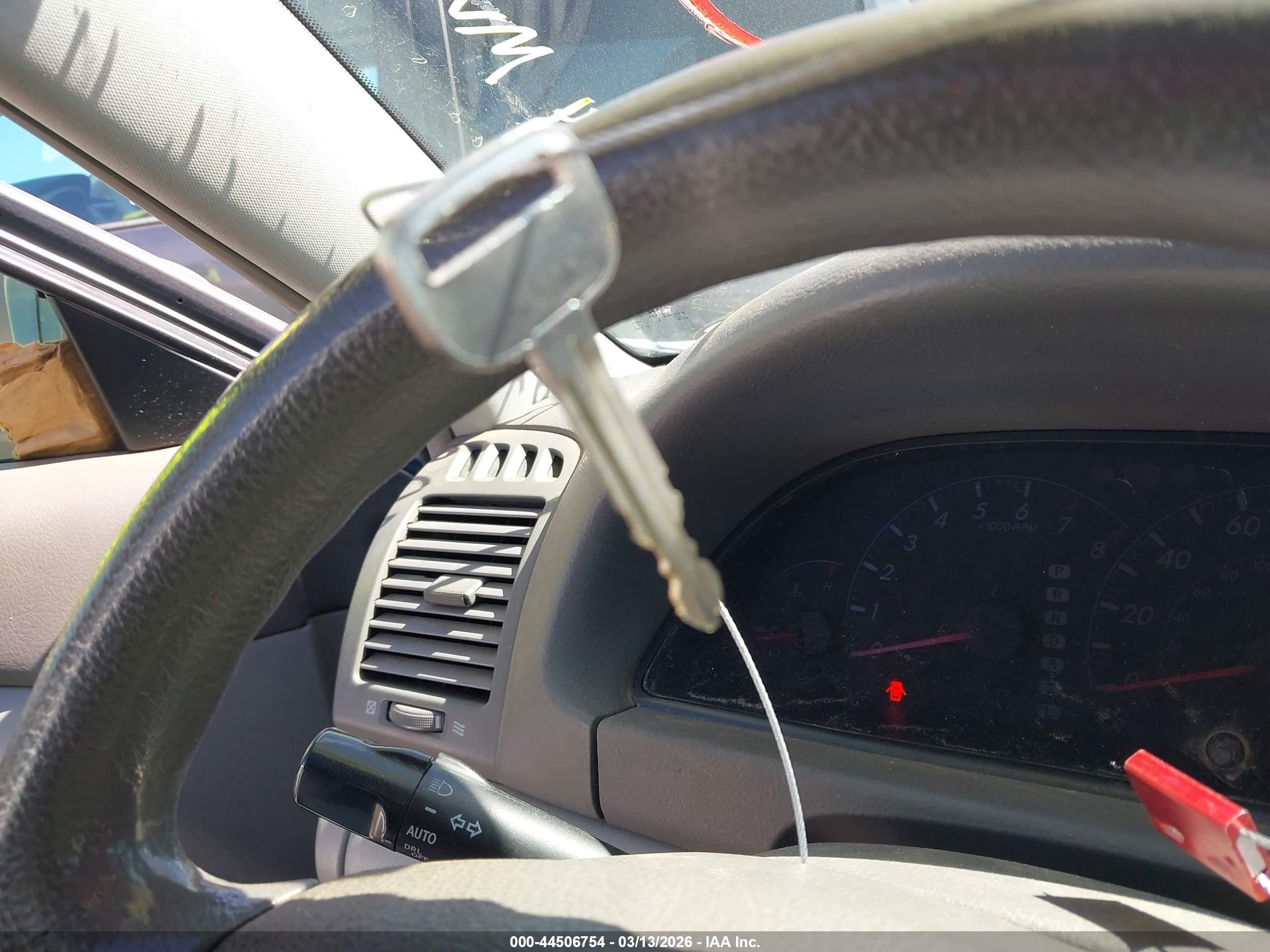 TOYOTA CAMRY image 11