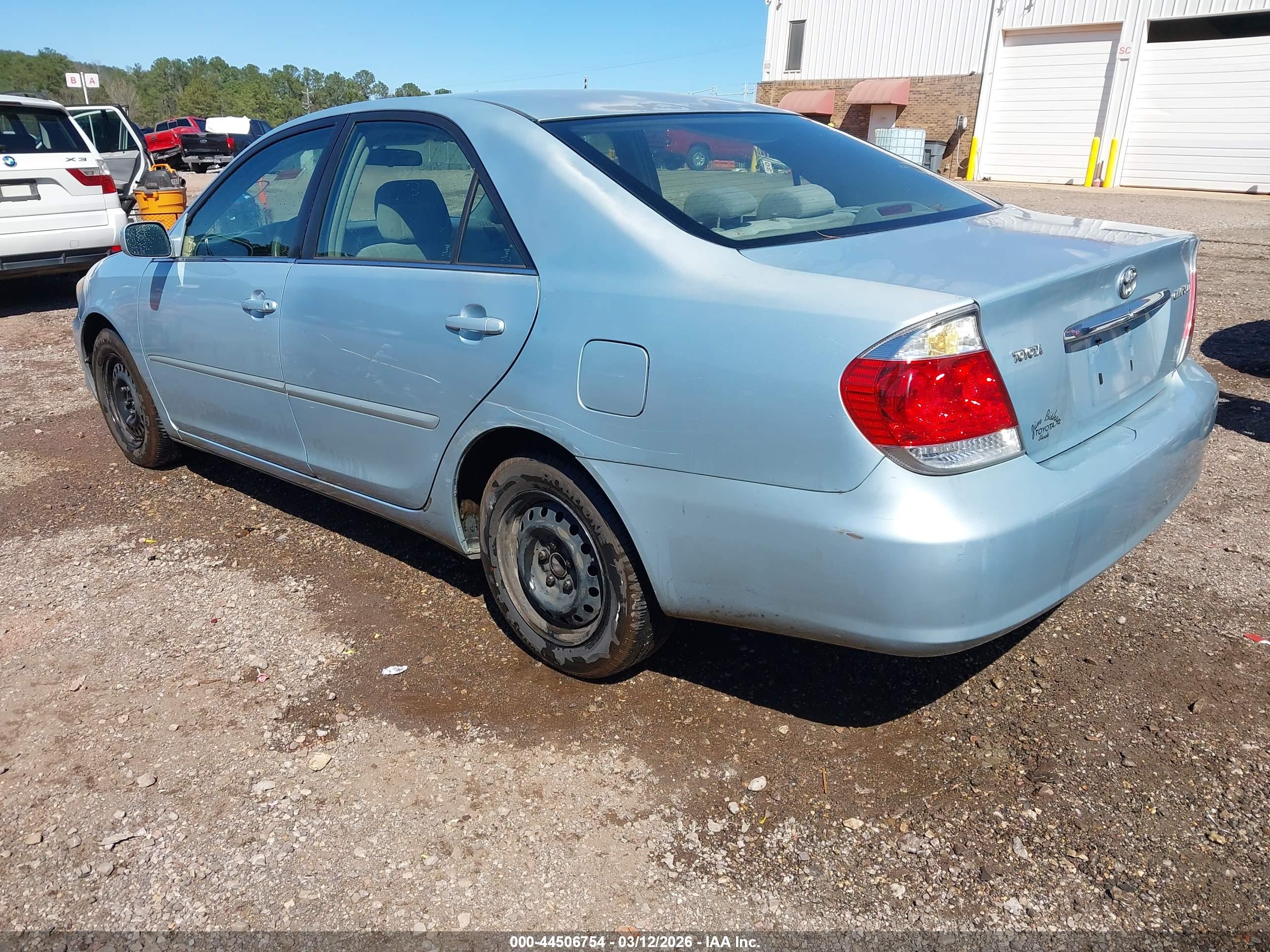 TOYOTA CAMRY image 3