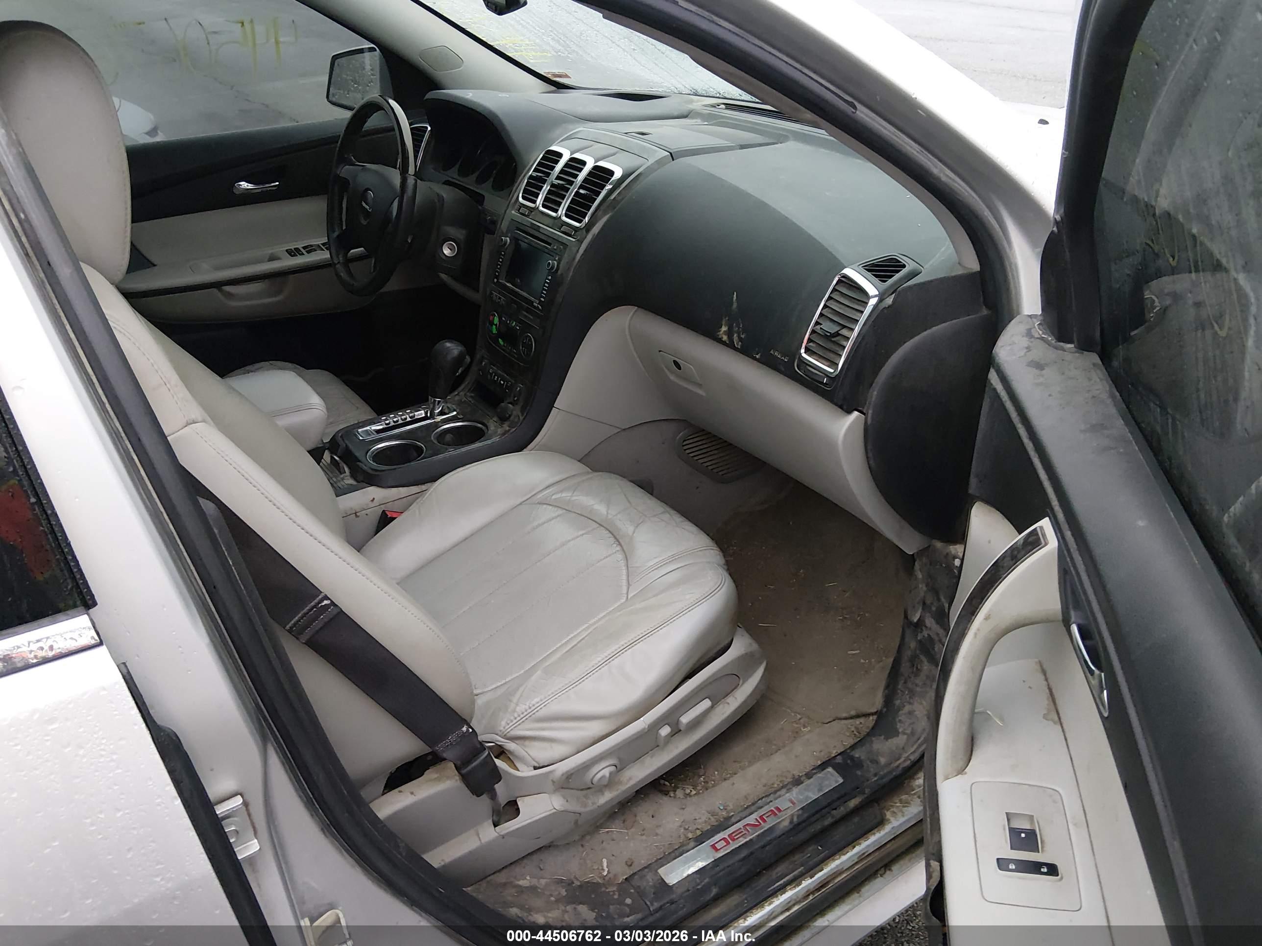 GMC ACADIA image 5