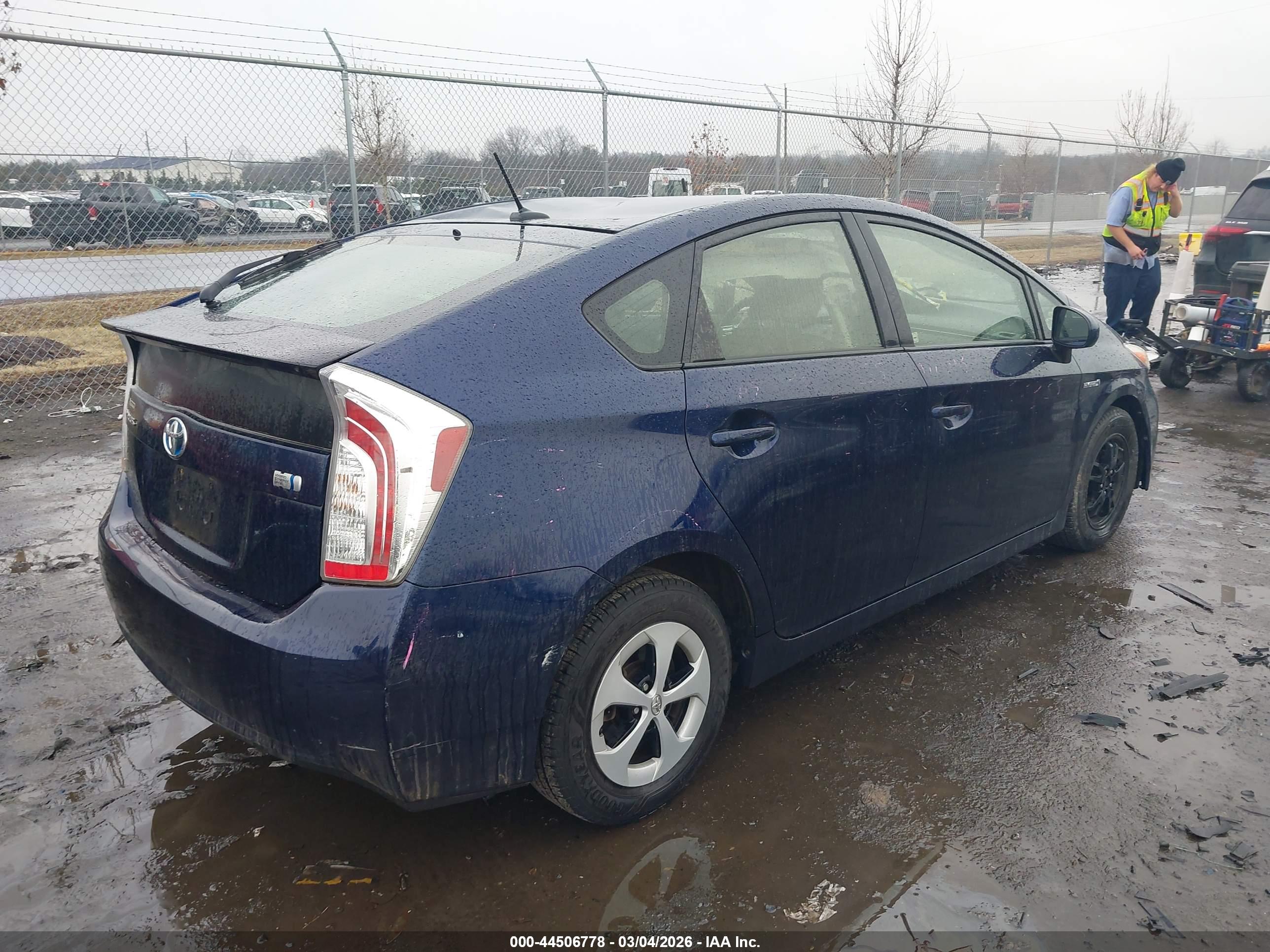 TOYOTA PRIUS image 4