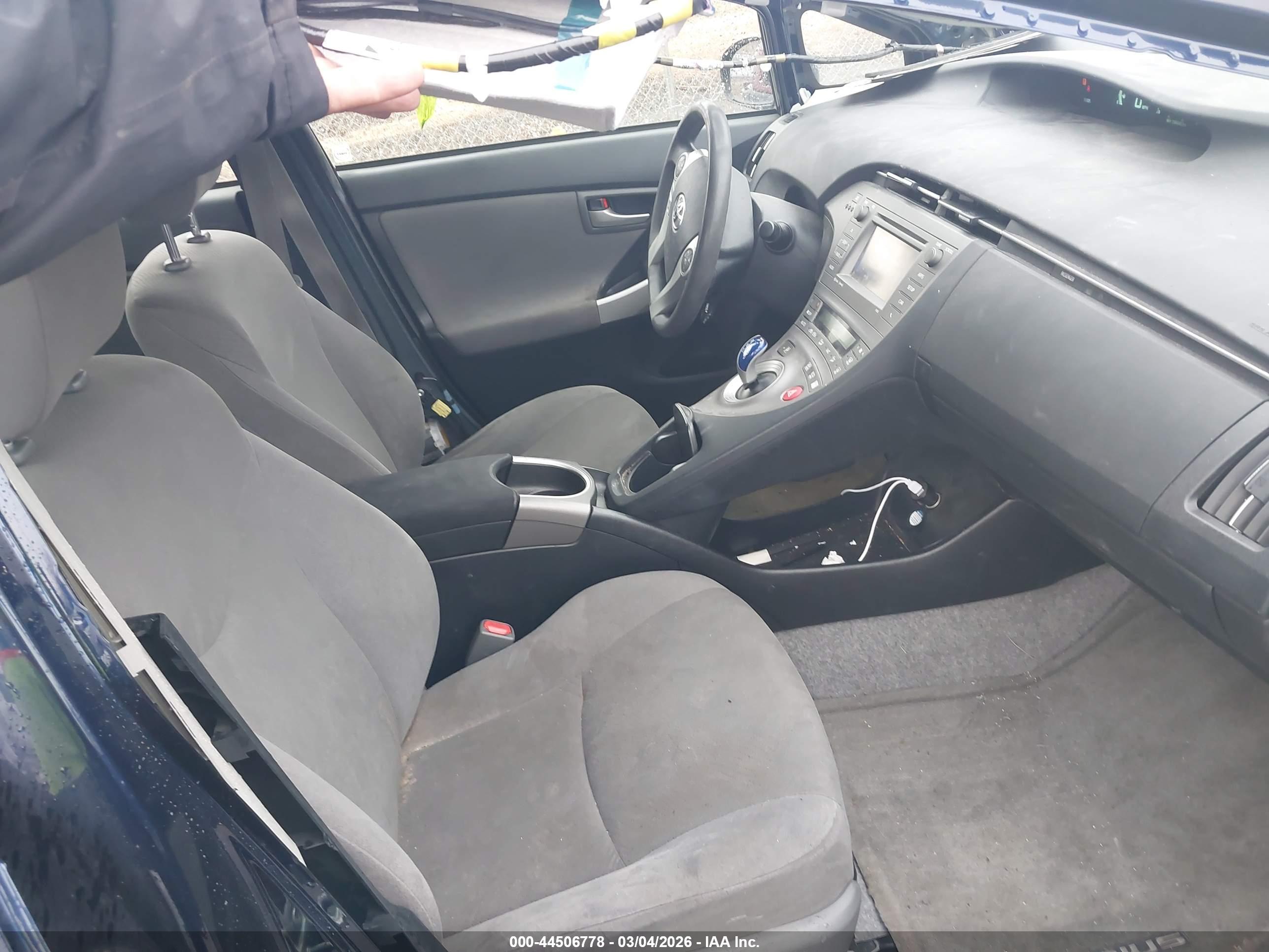 TOYOTA PRIUS image 5