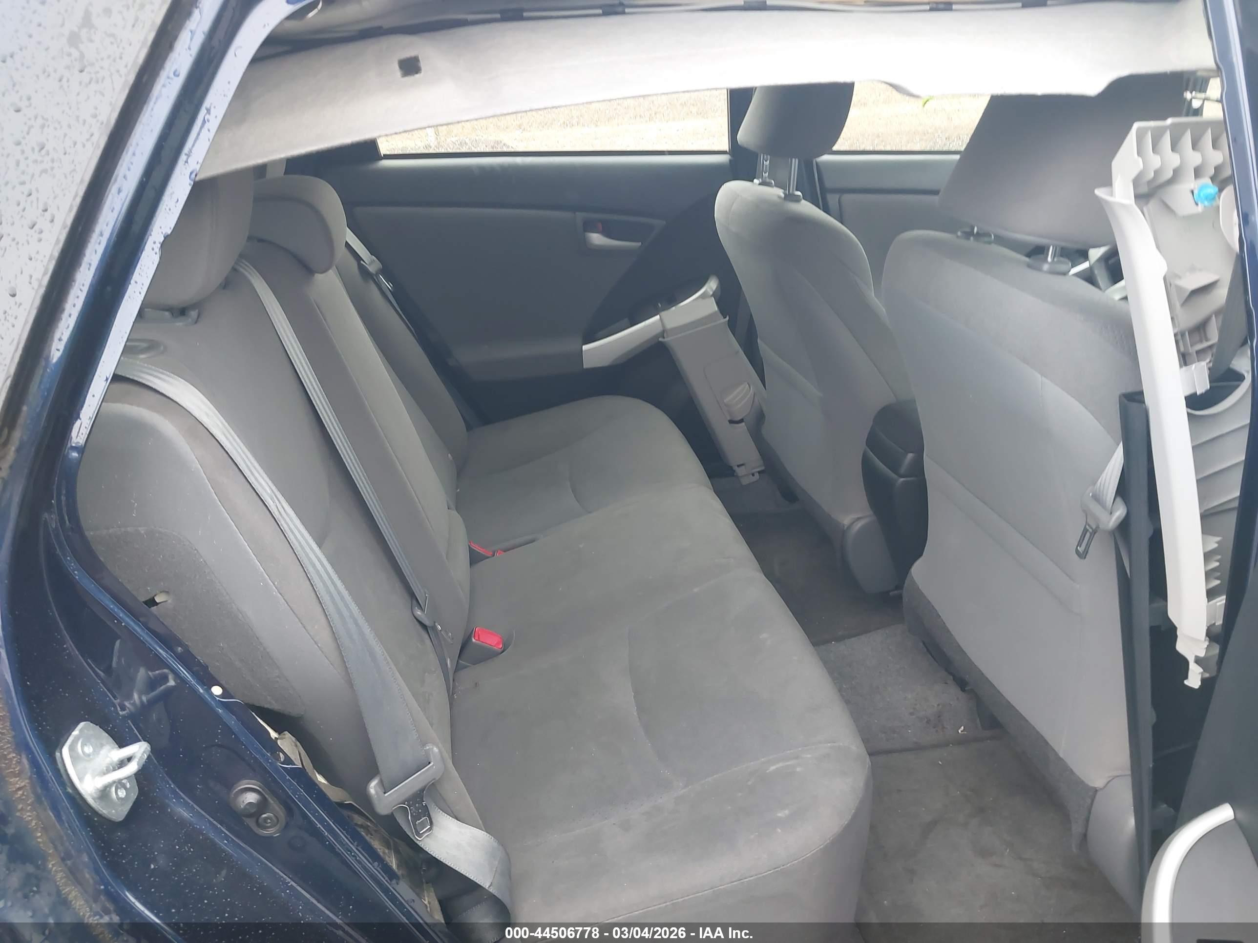 TOYOTA PRIUS image 8