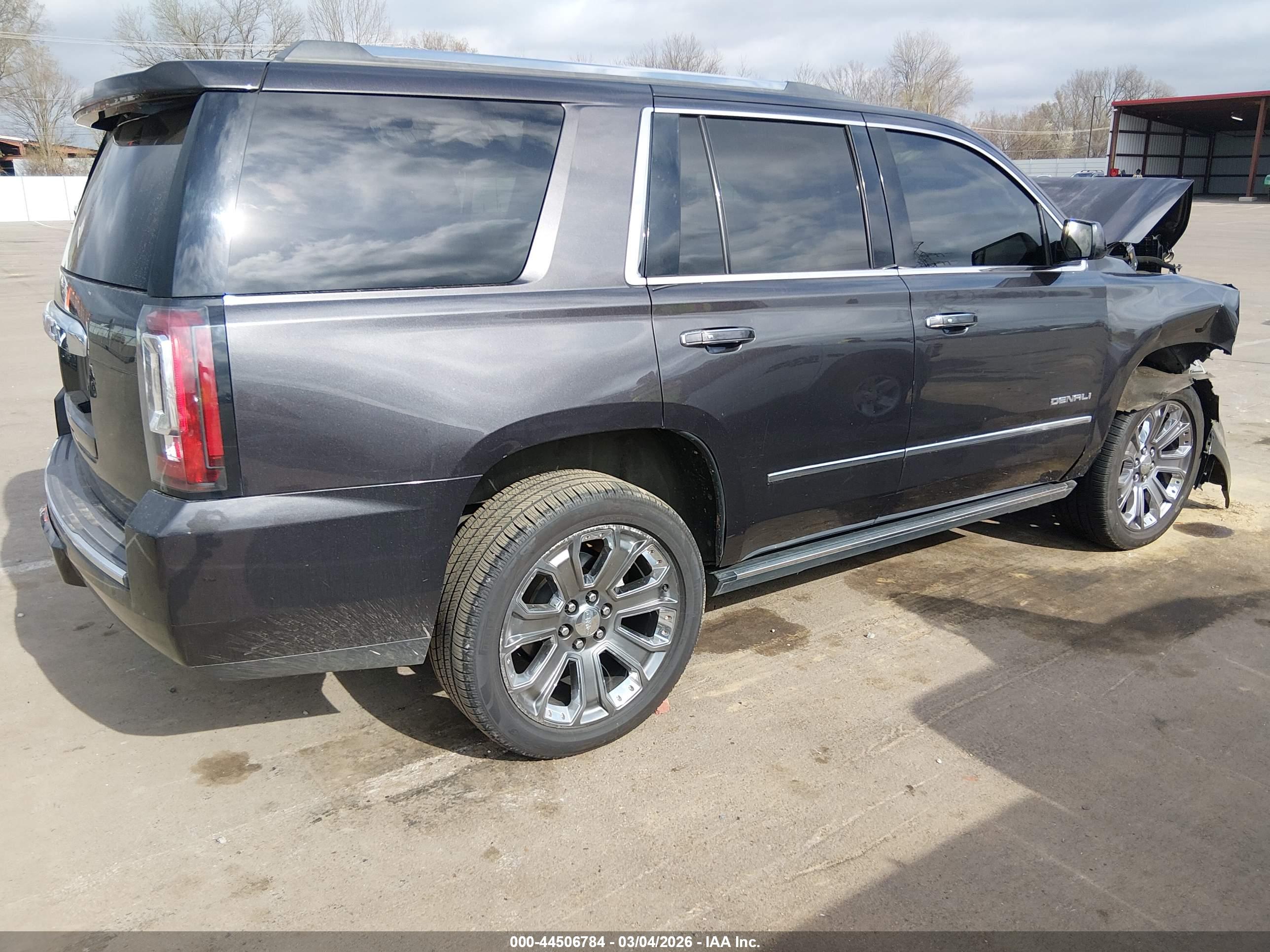 GMC YUKON image 4