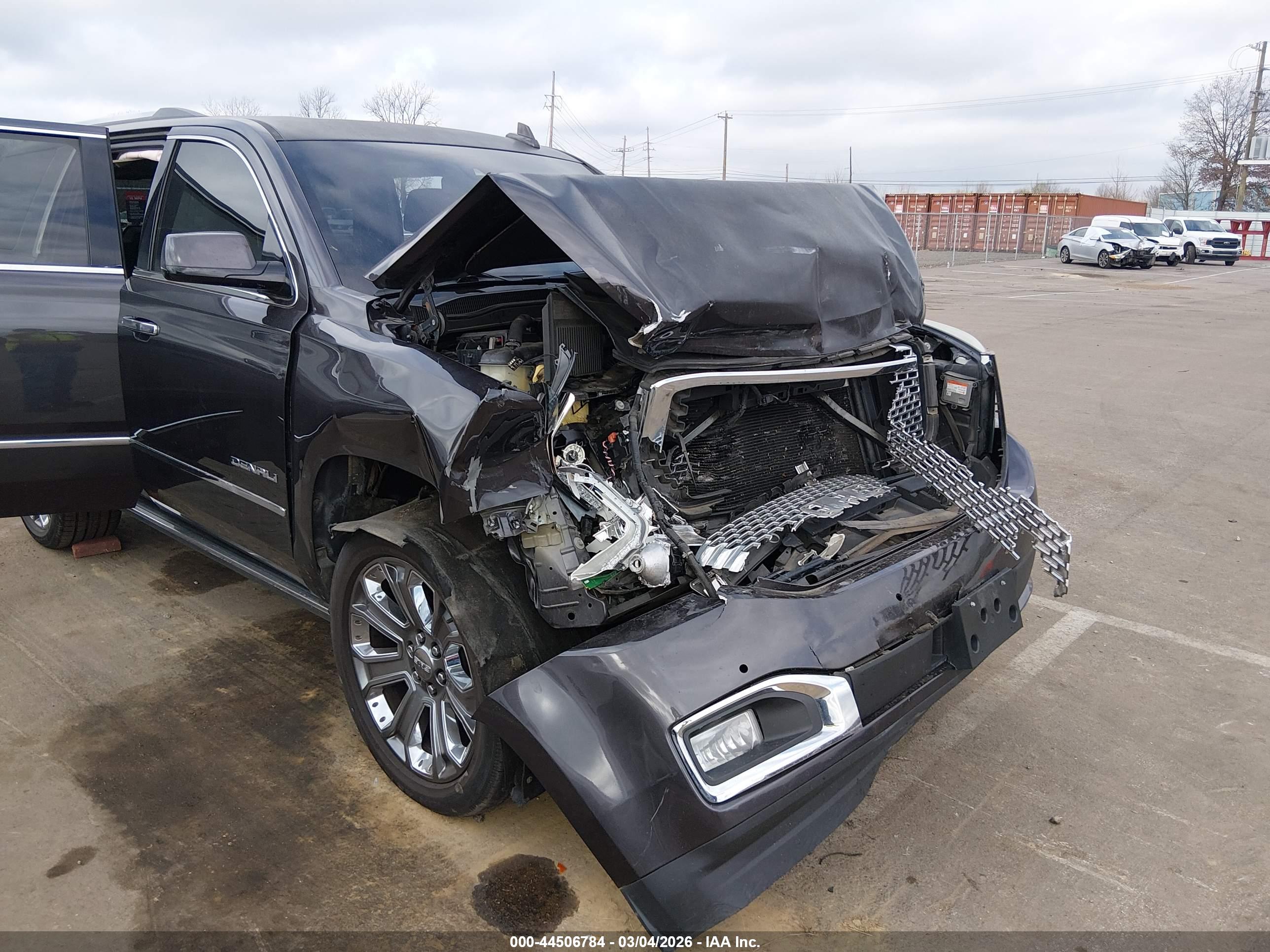 GMC YUKON image 6
