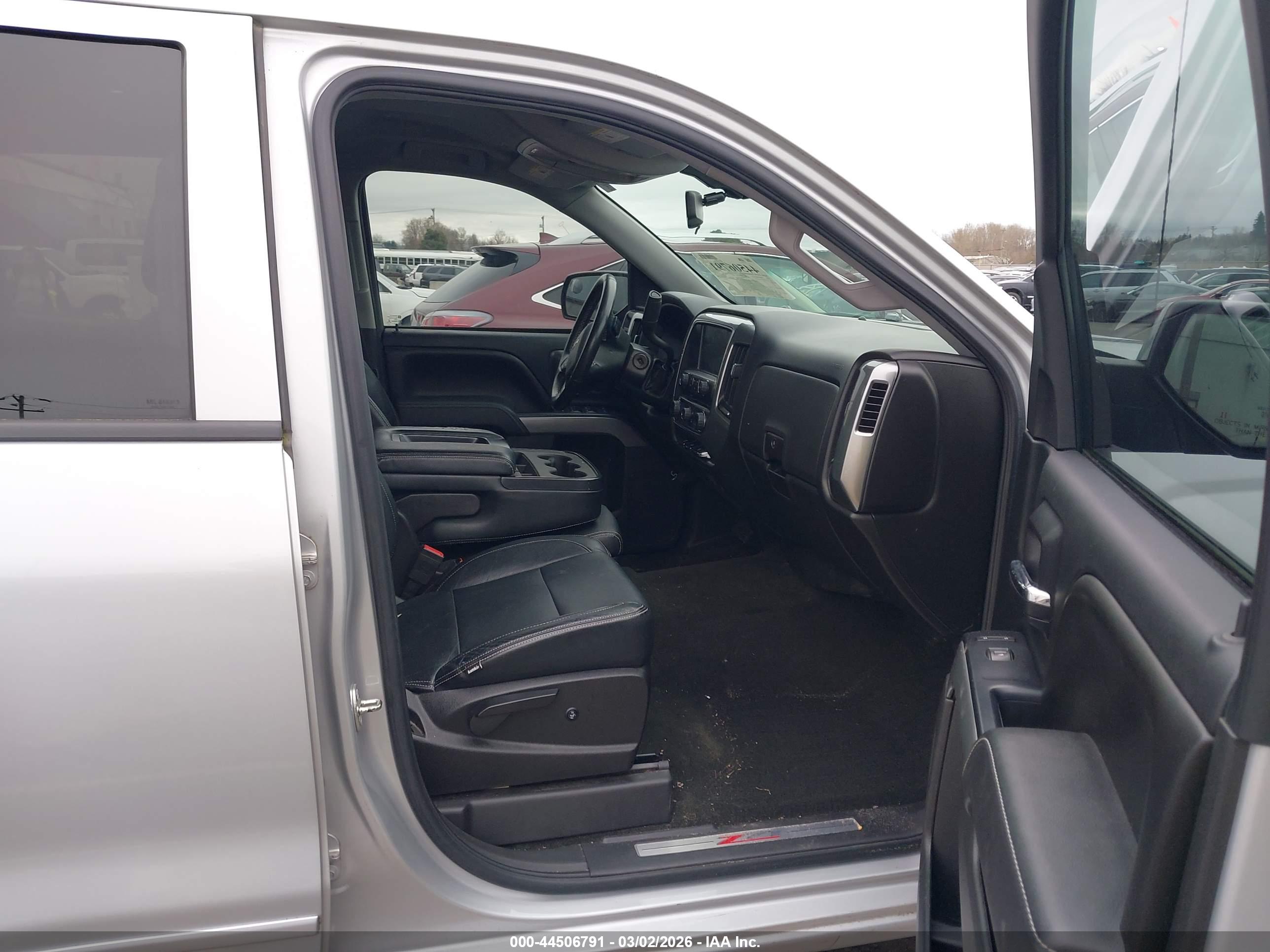 CHEVROLET SILVERADO image 5