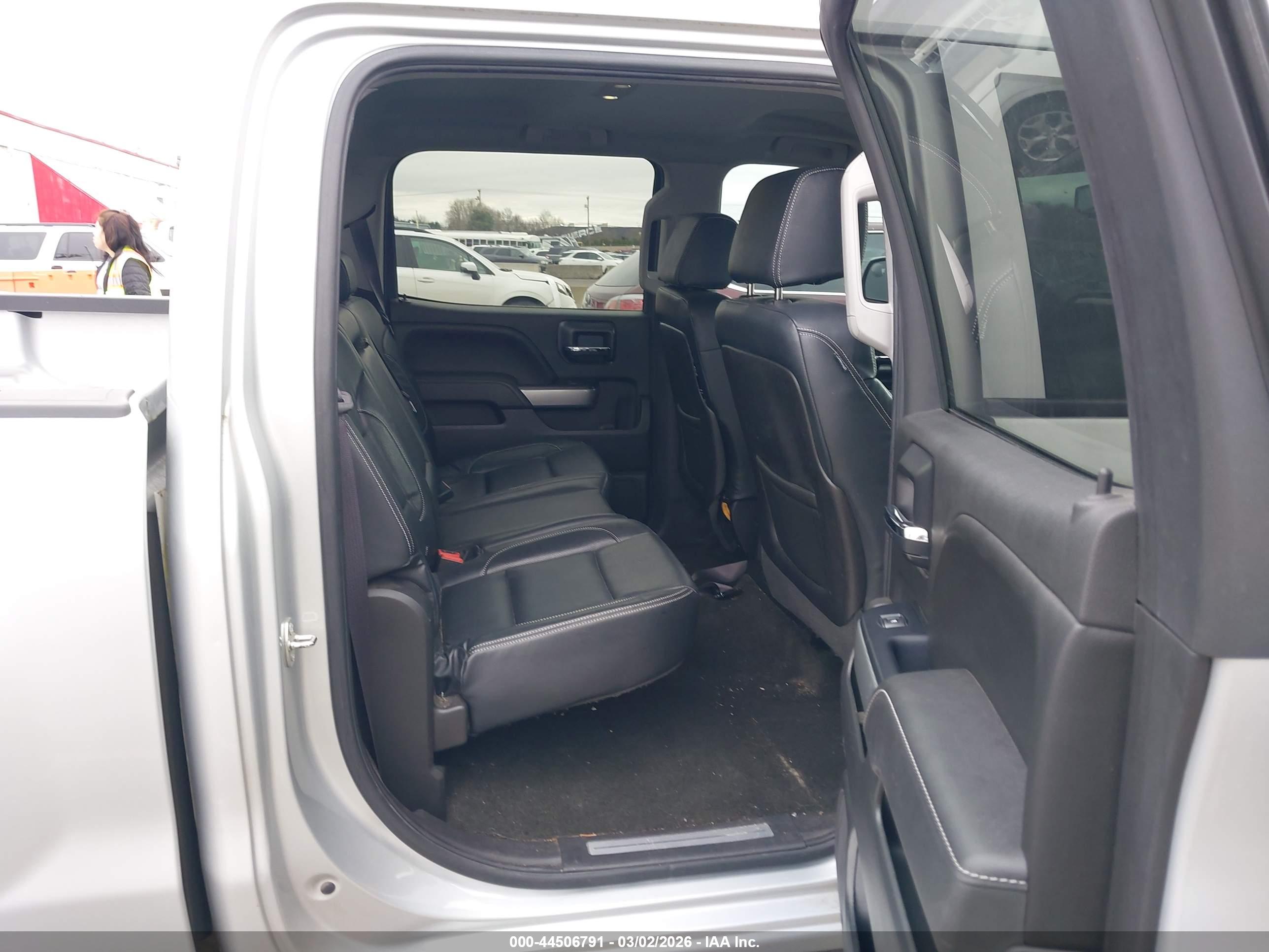 CHEVROLET SILVERADO image 8