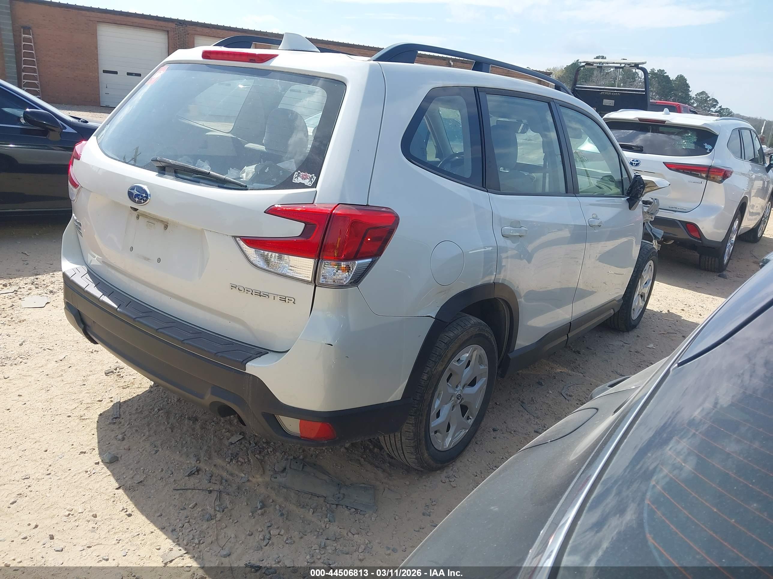SUBARU FORESTER image 4