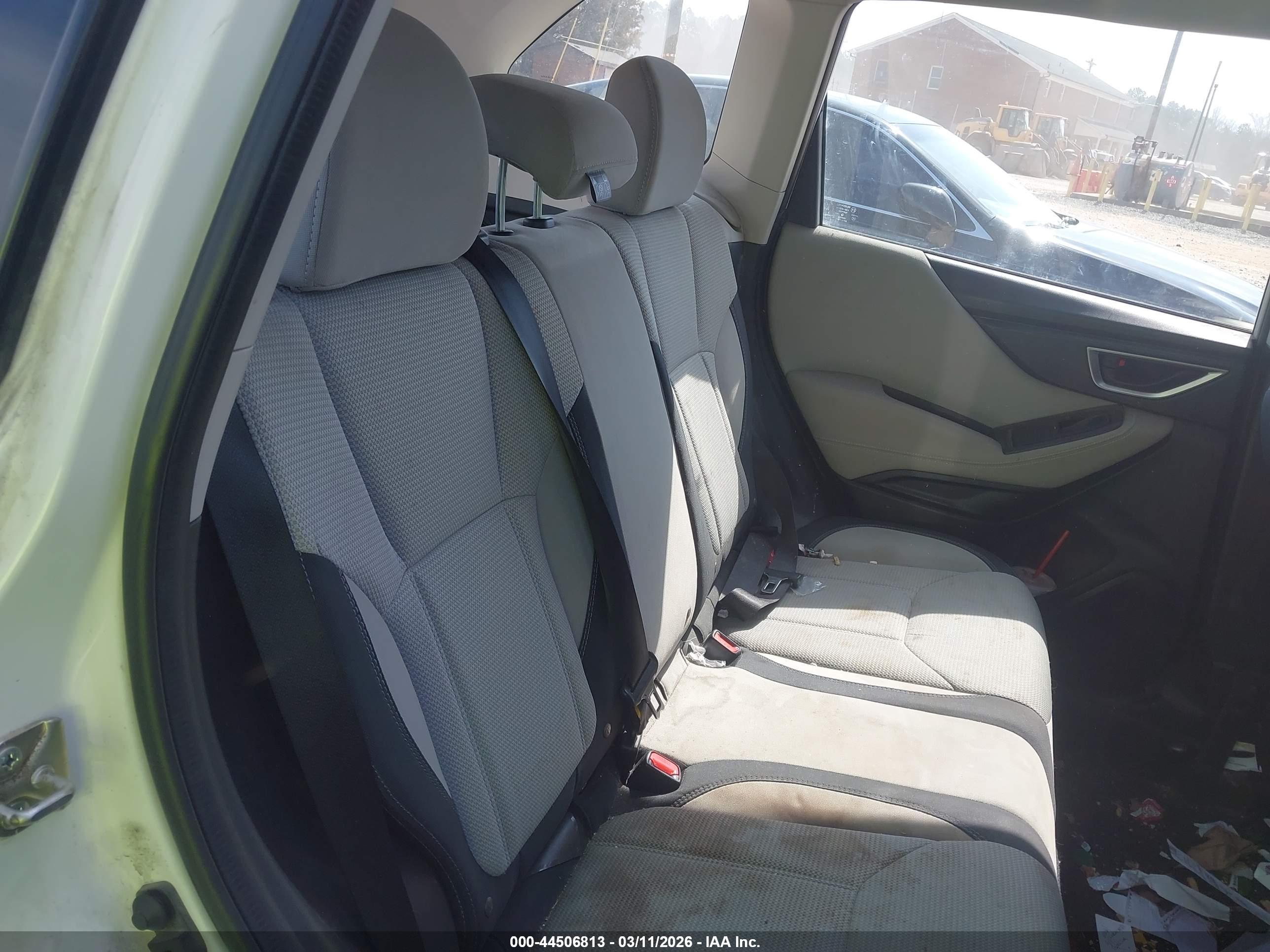 SUBARU FORESTER image 8