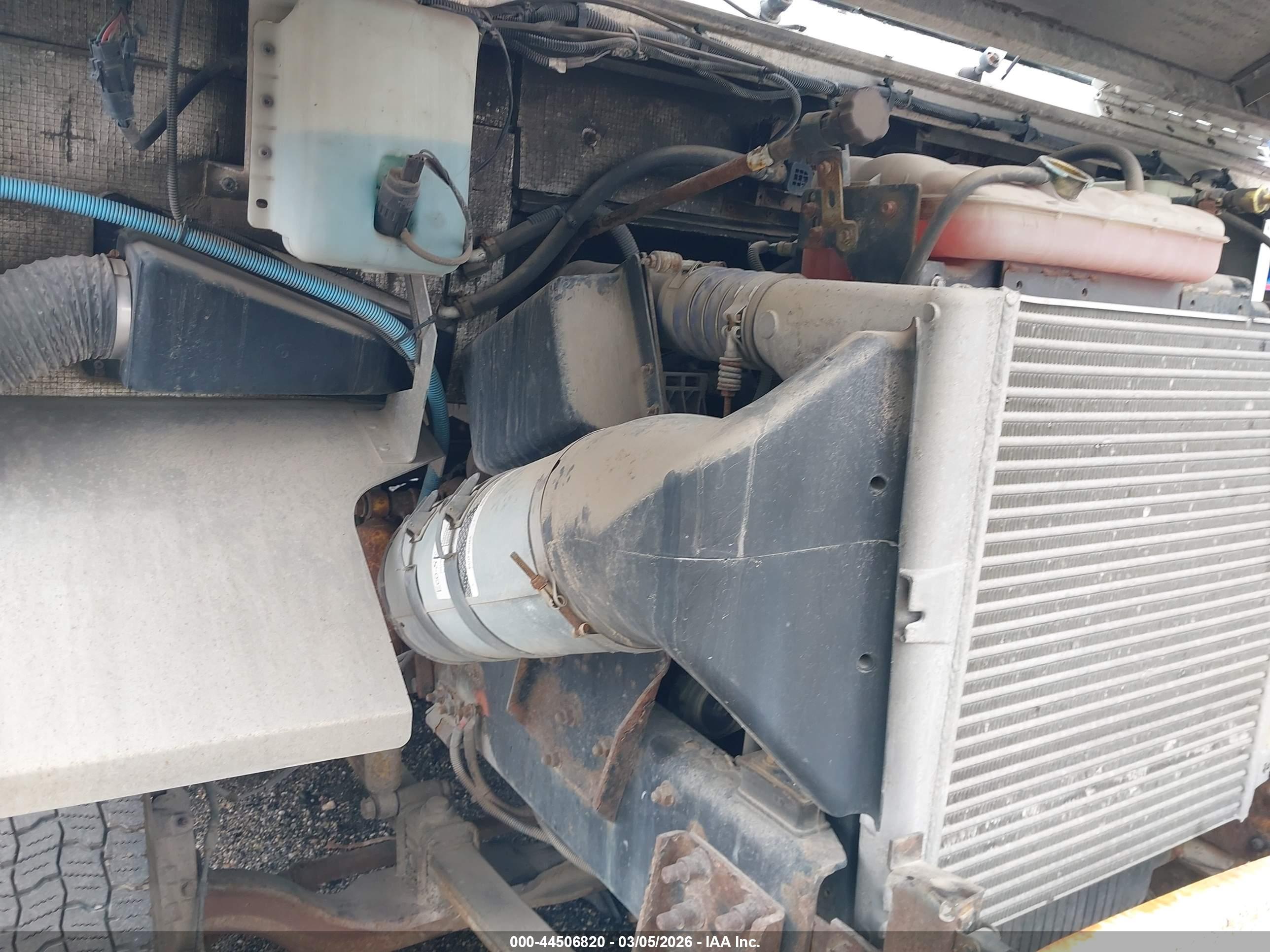 FREIGHTLINER CHASSIS image 10