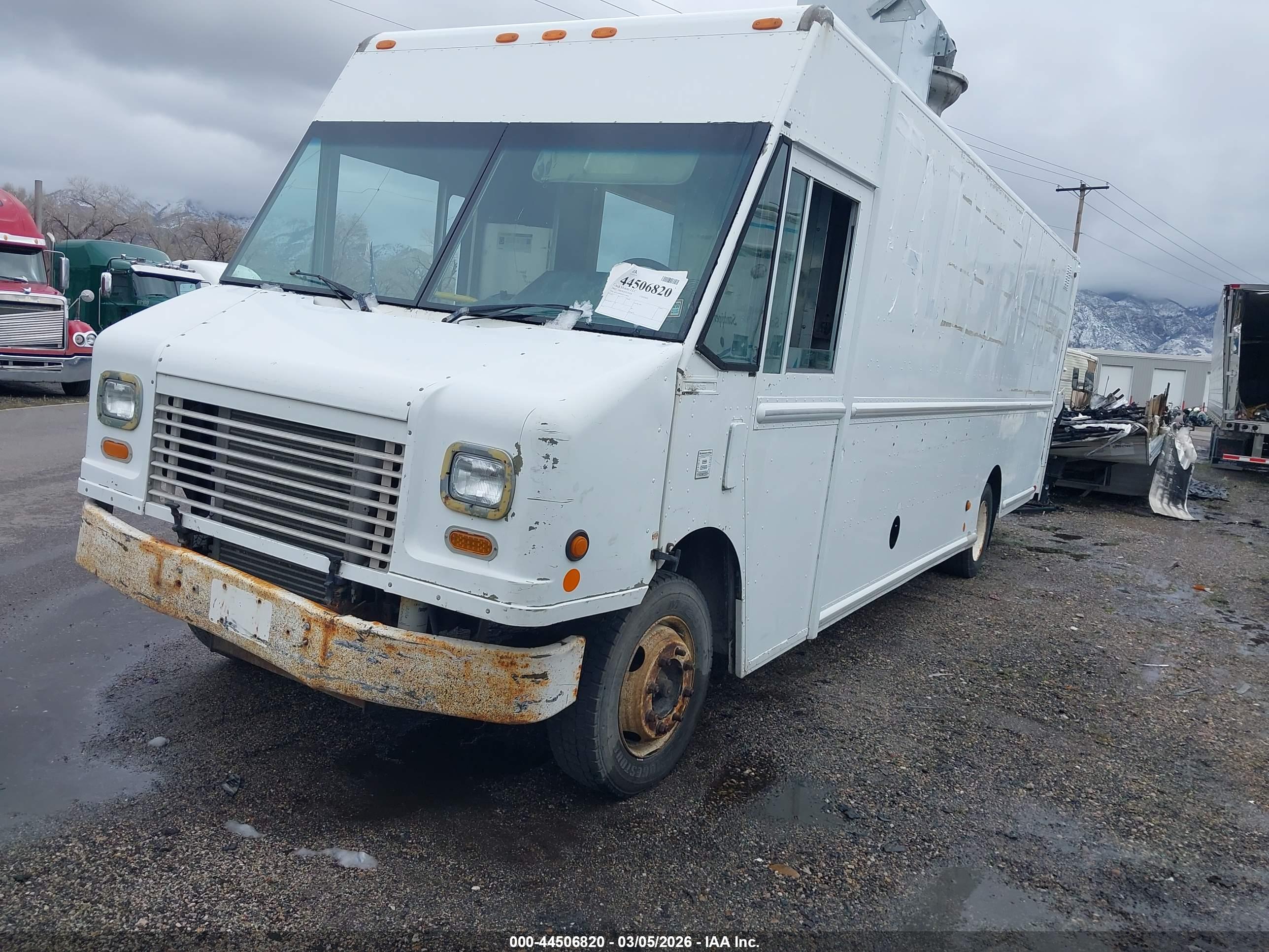 FREIGHTLINER CHASSIS image 2