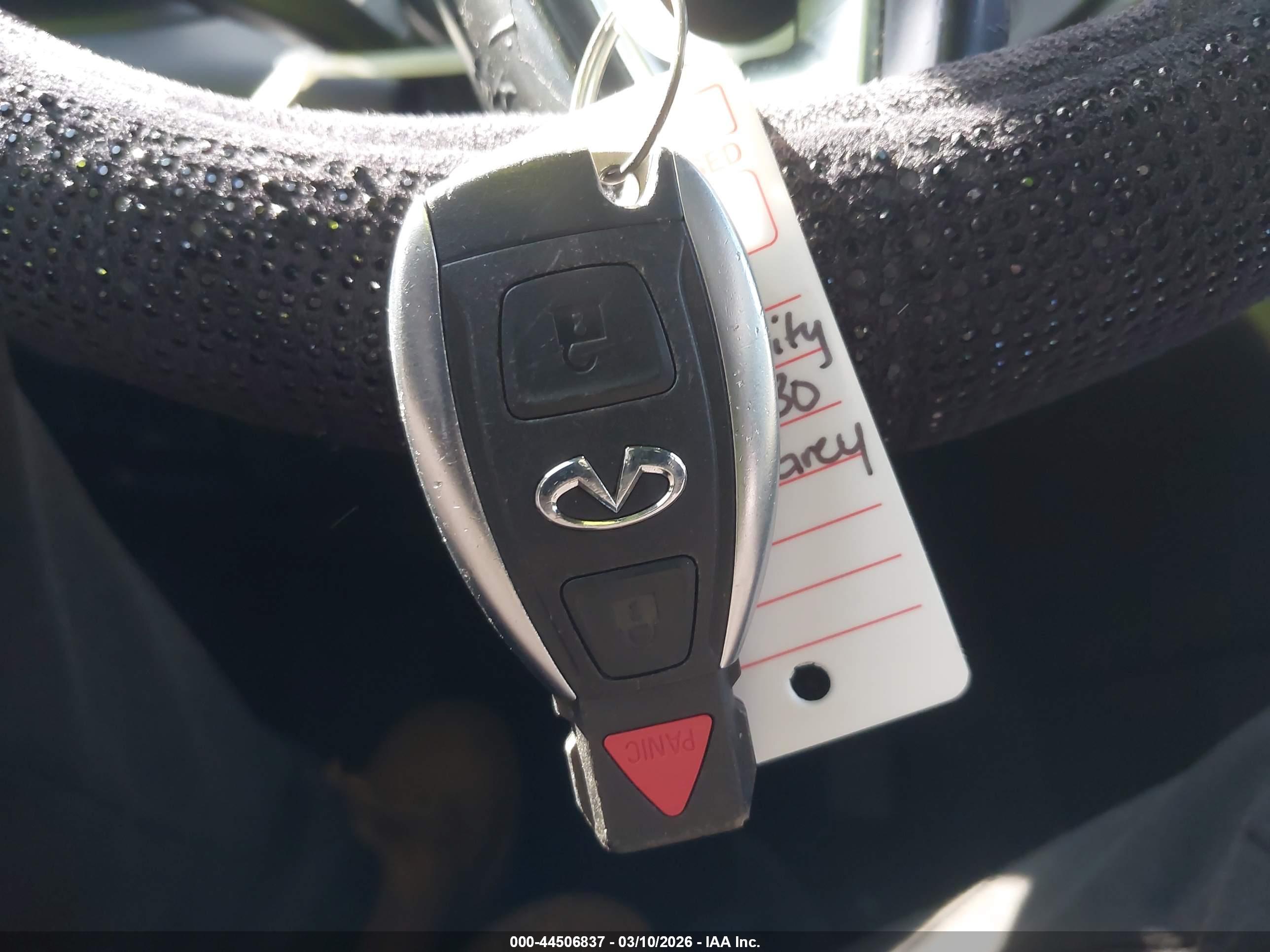INFINITI QX30 image 11