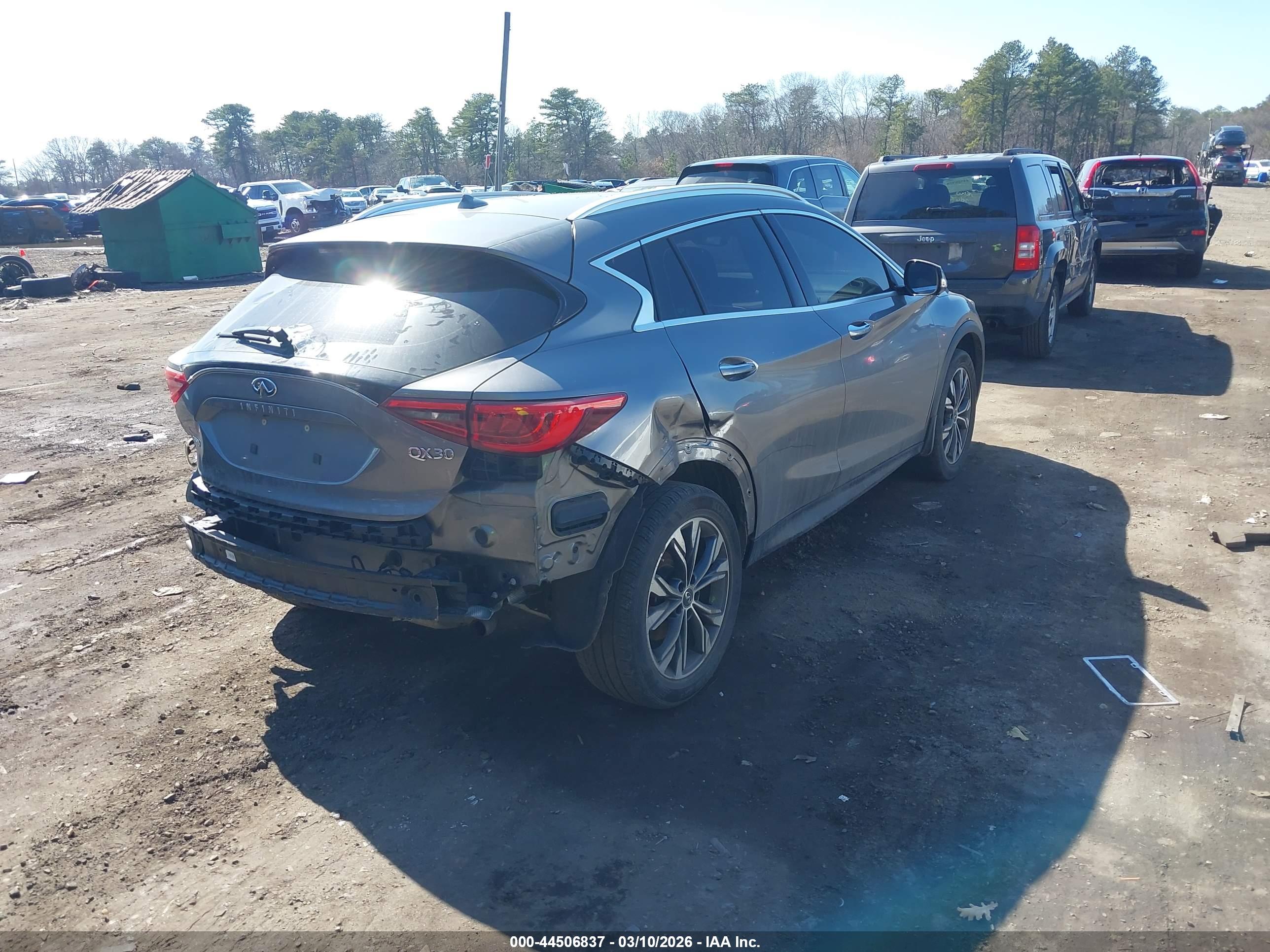 INFINITI QX30 image 4