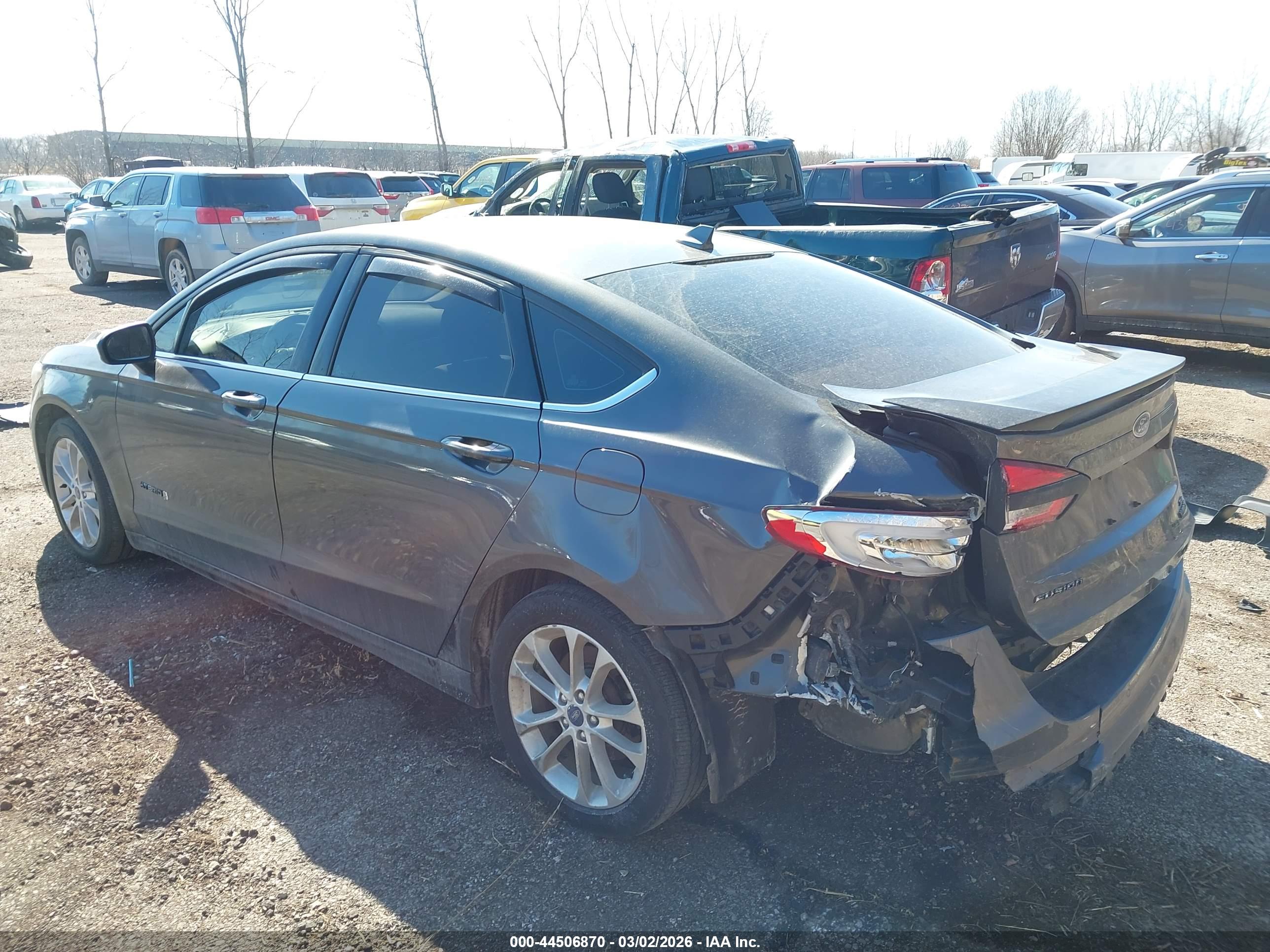 FORD FUSION image 3