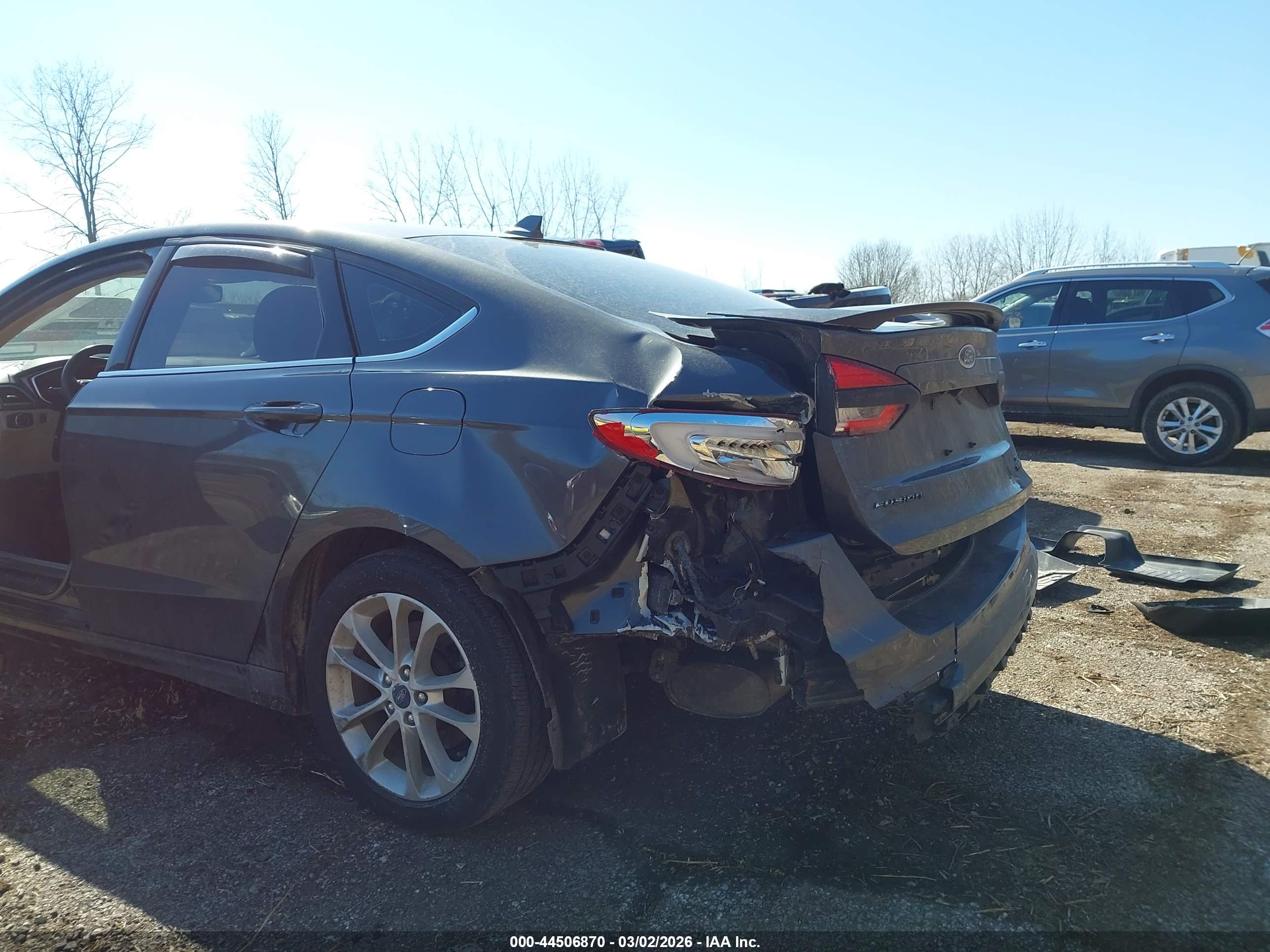 FORD FUSION image 6