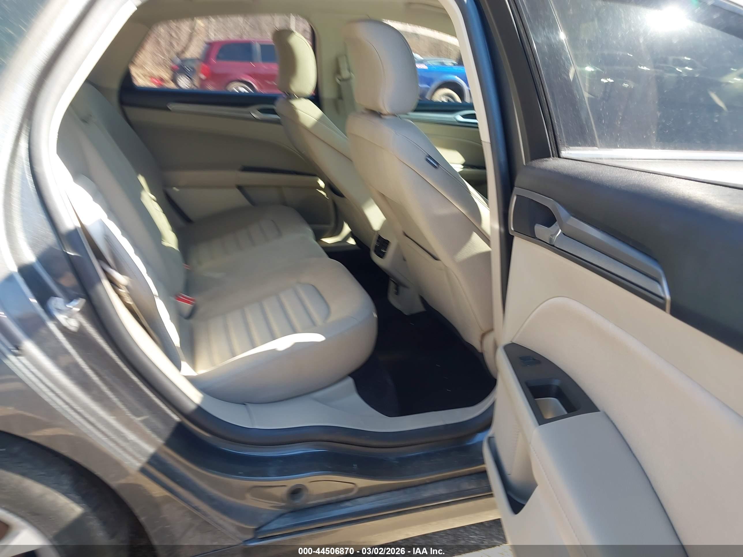 FORD FUSION image 8
