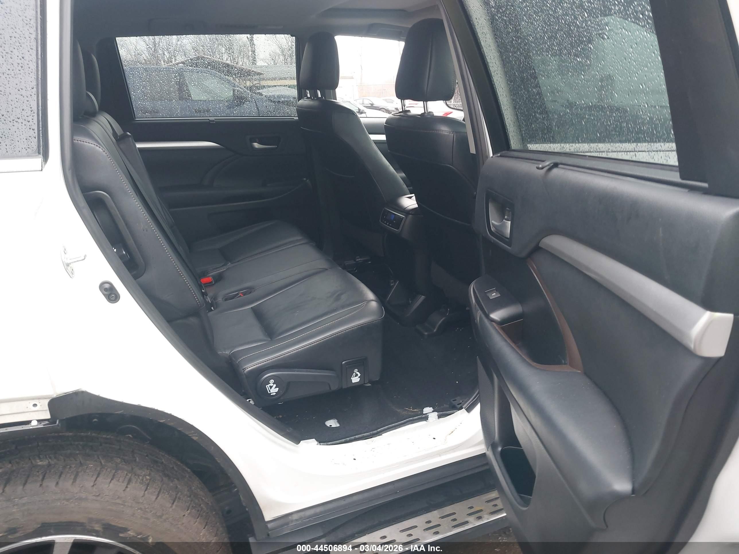 TOYOTA HIGHLANDER image 8
