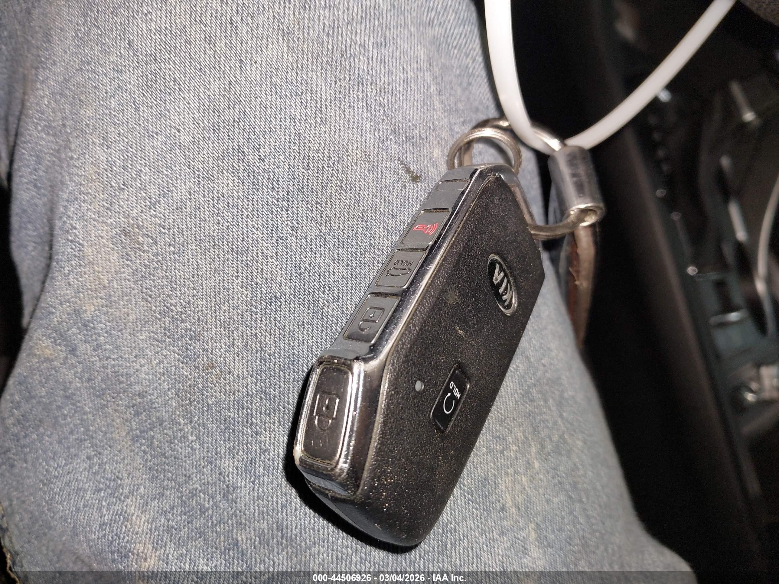 KIA K5 image 11