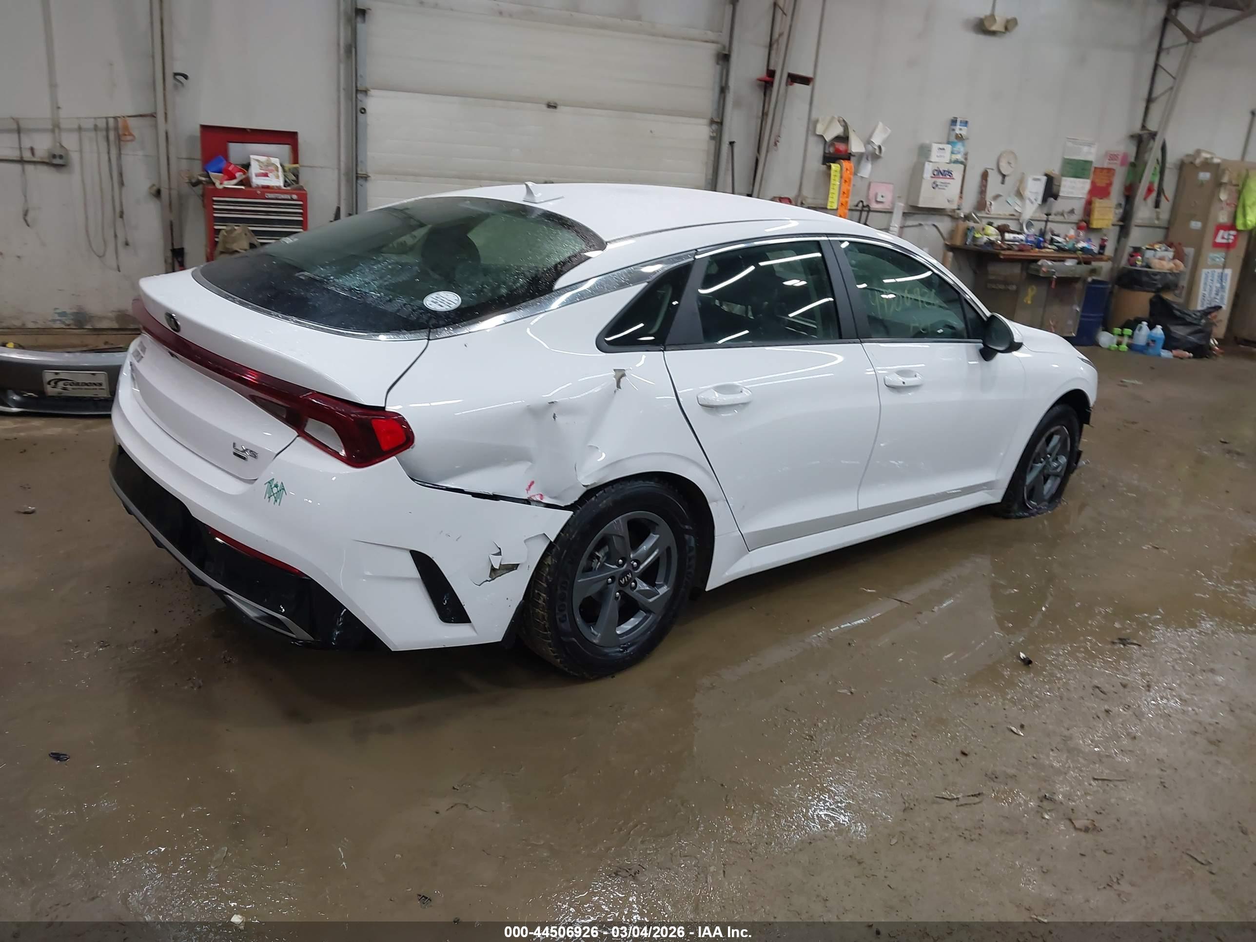 KIA K5 image 4