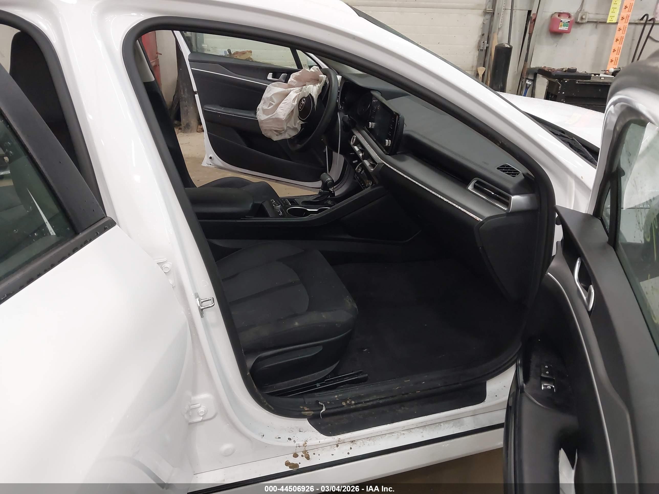 KIA K5 image 5
