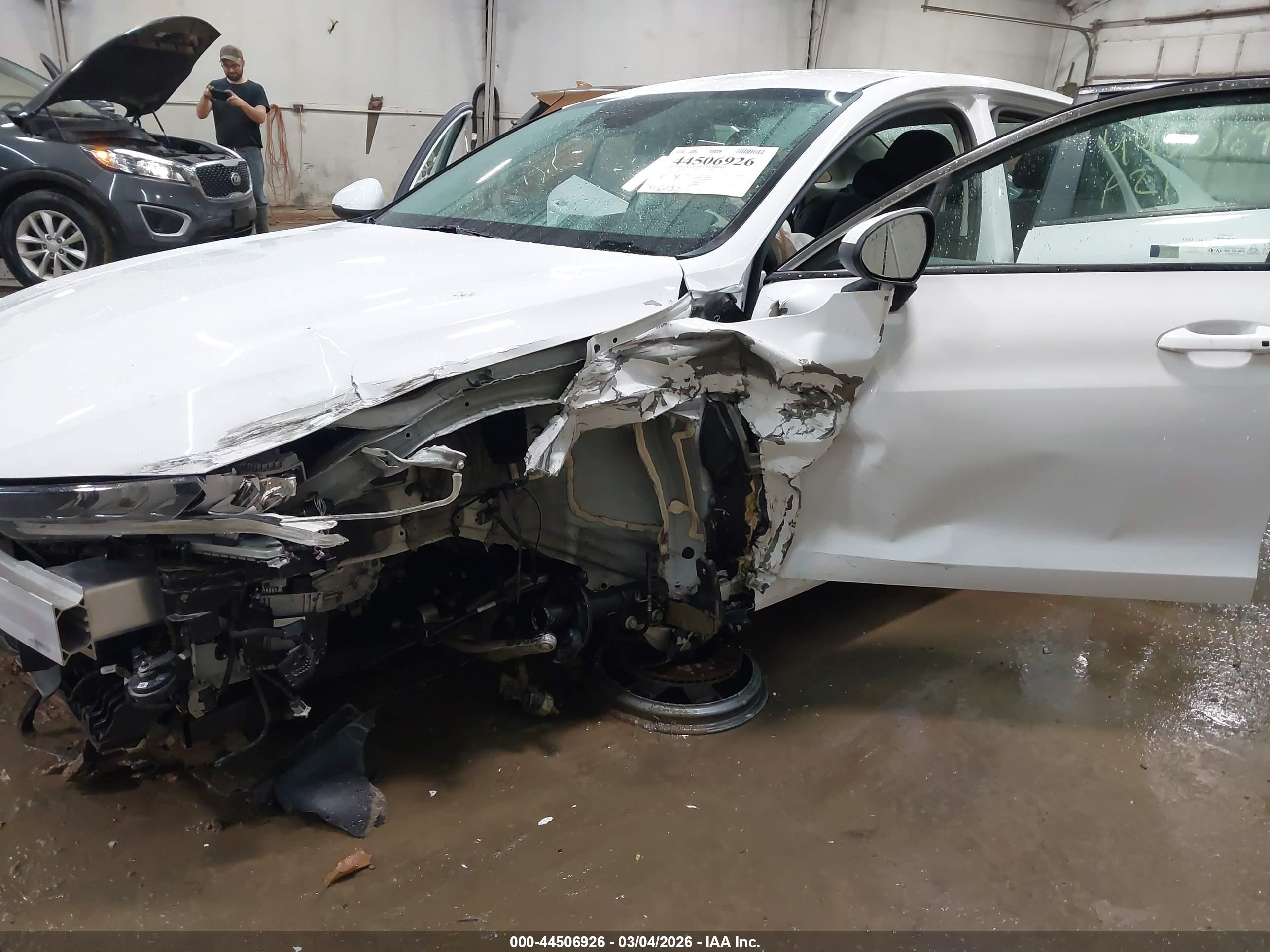 KIA K5 image 6