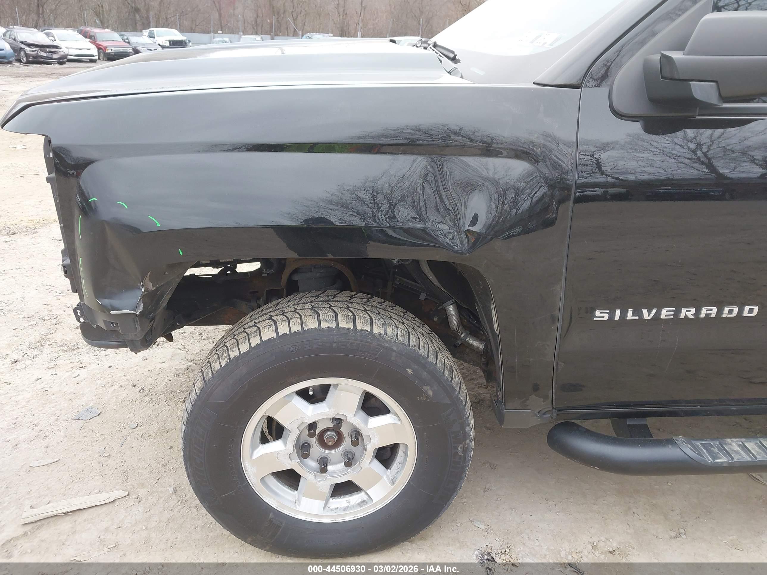 CHEVROLET SILVERADO image 6