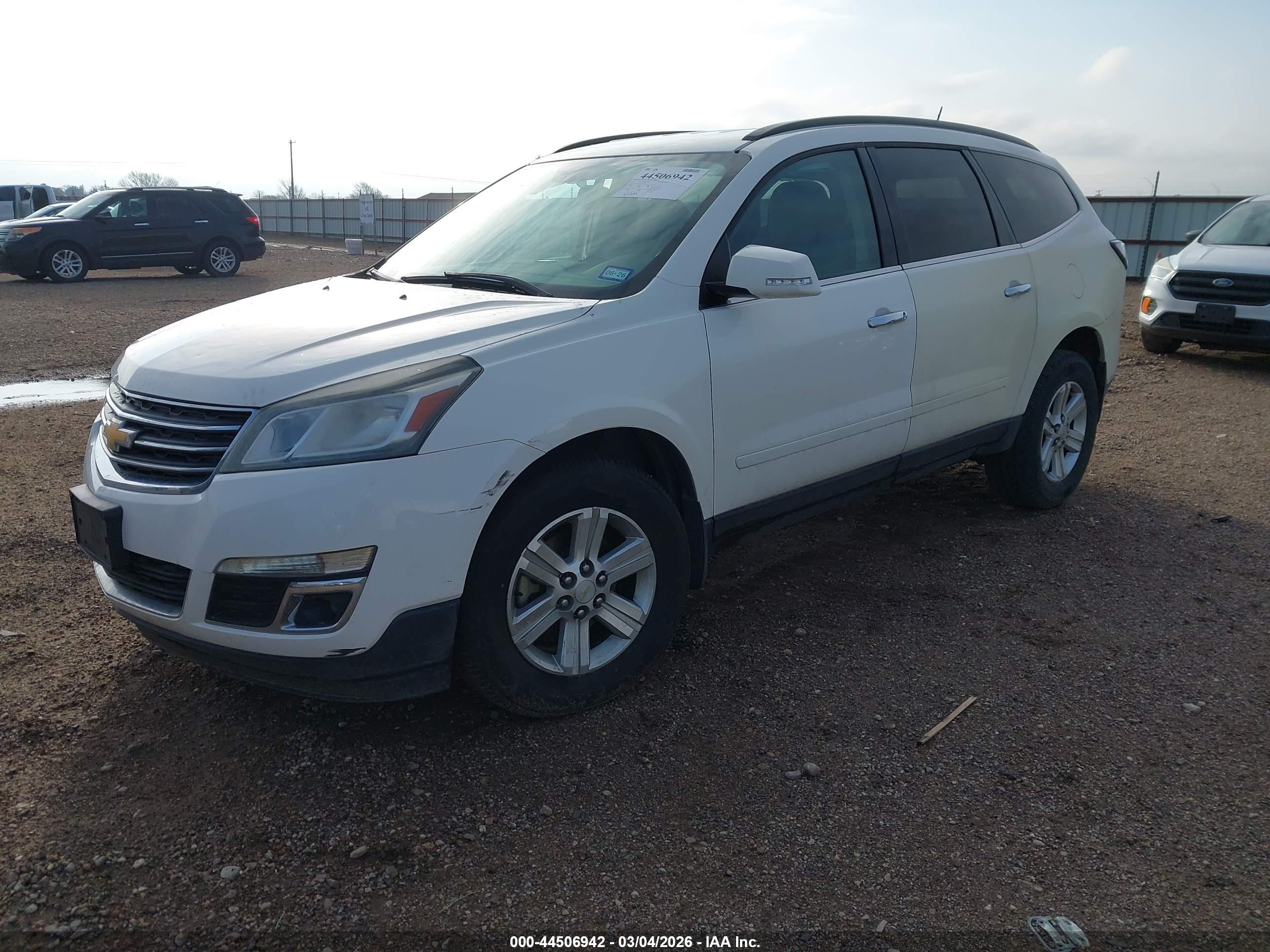CHEVROLET TRAVERSE image 2