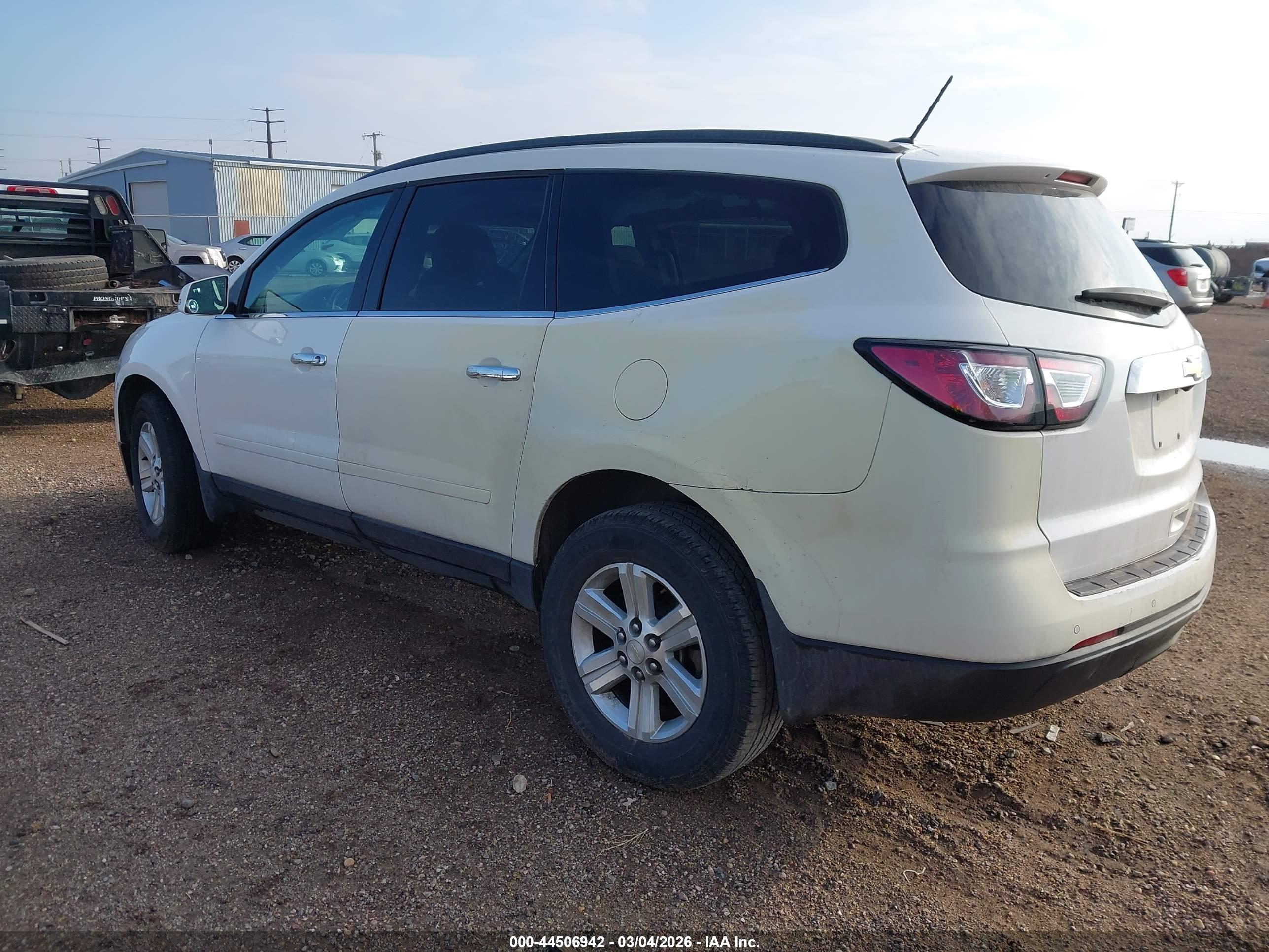 CHEVROLET TRAVERSE image 3