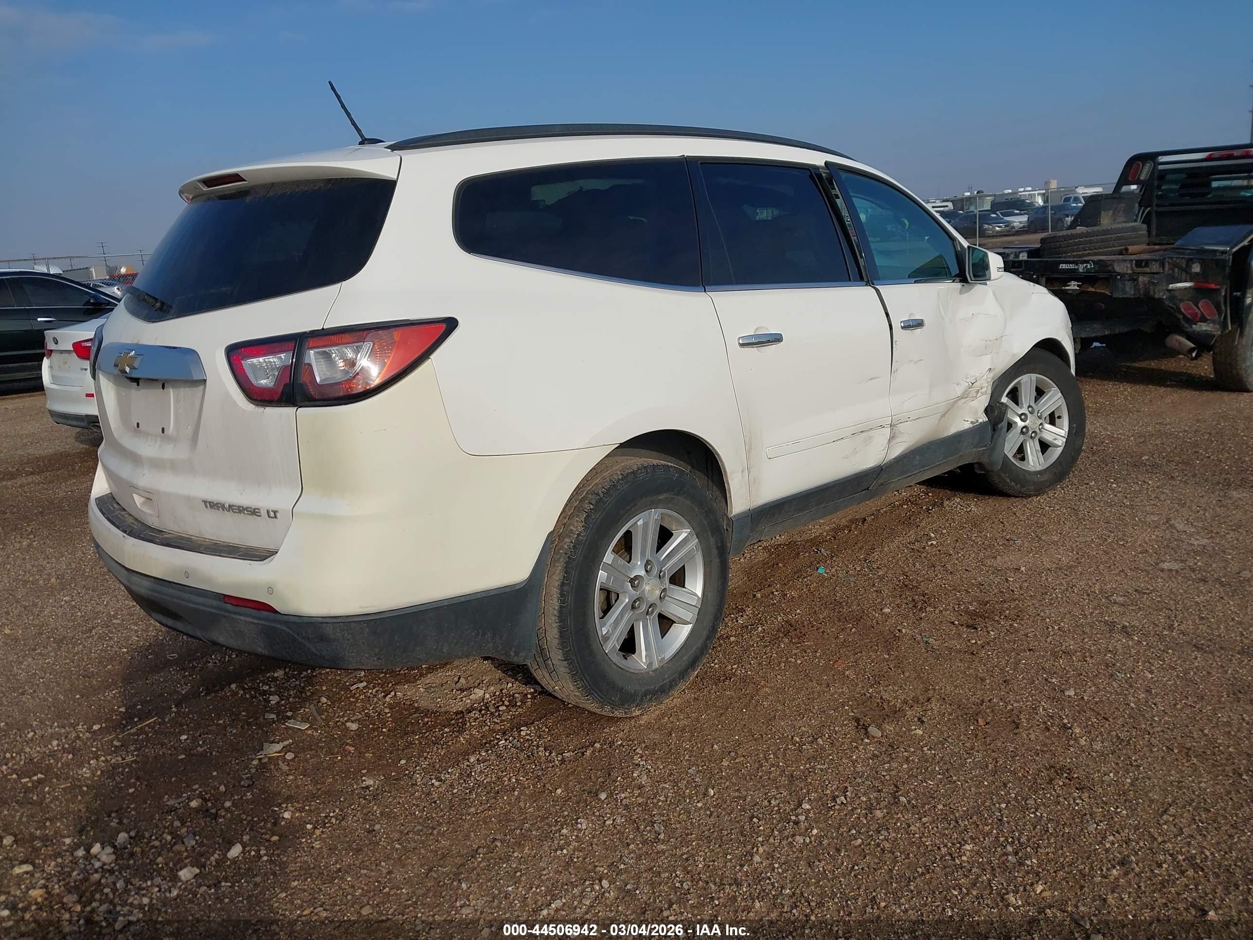 CHEVROLET TRAVERSE image 4