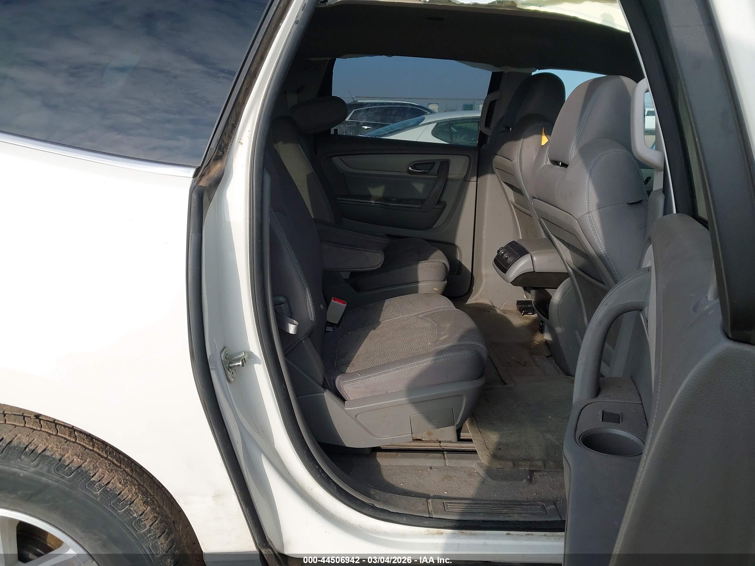 CHEVROLET TRAVERSE image 8
