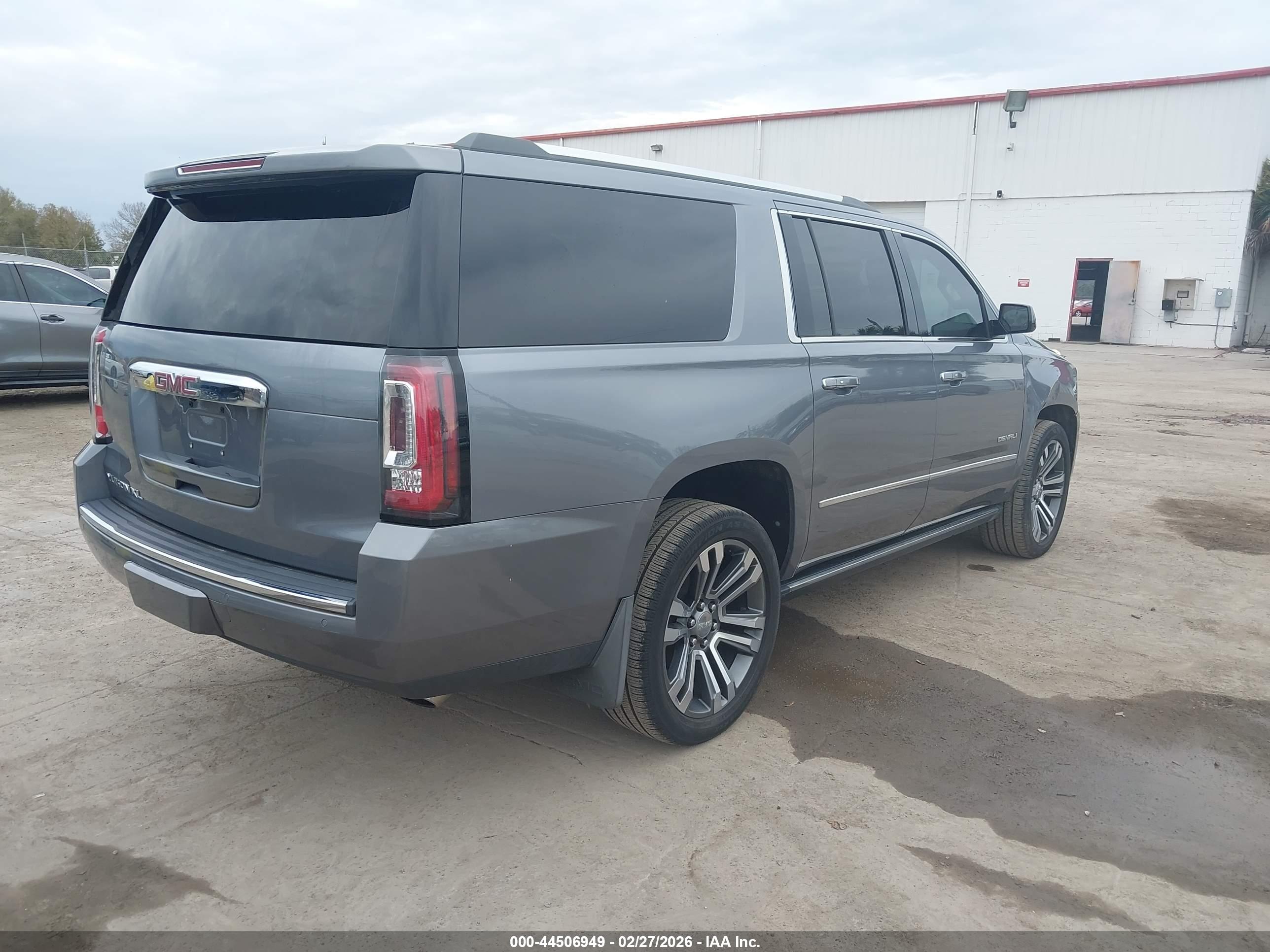 GMC YUKON image 4