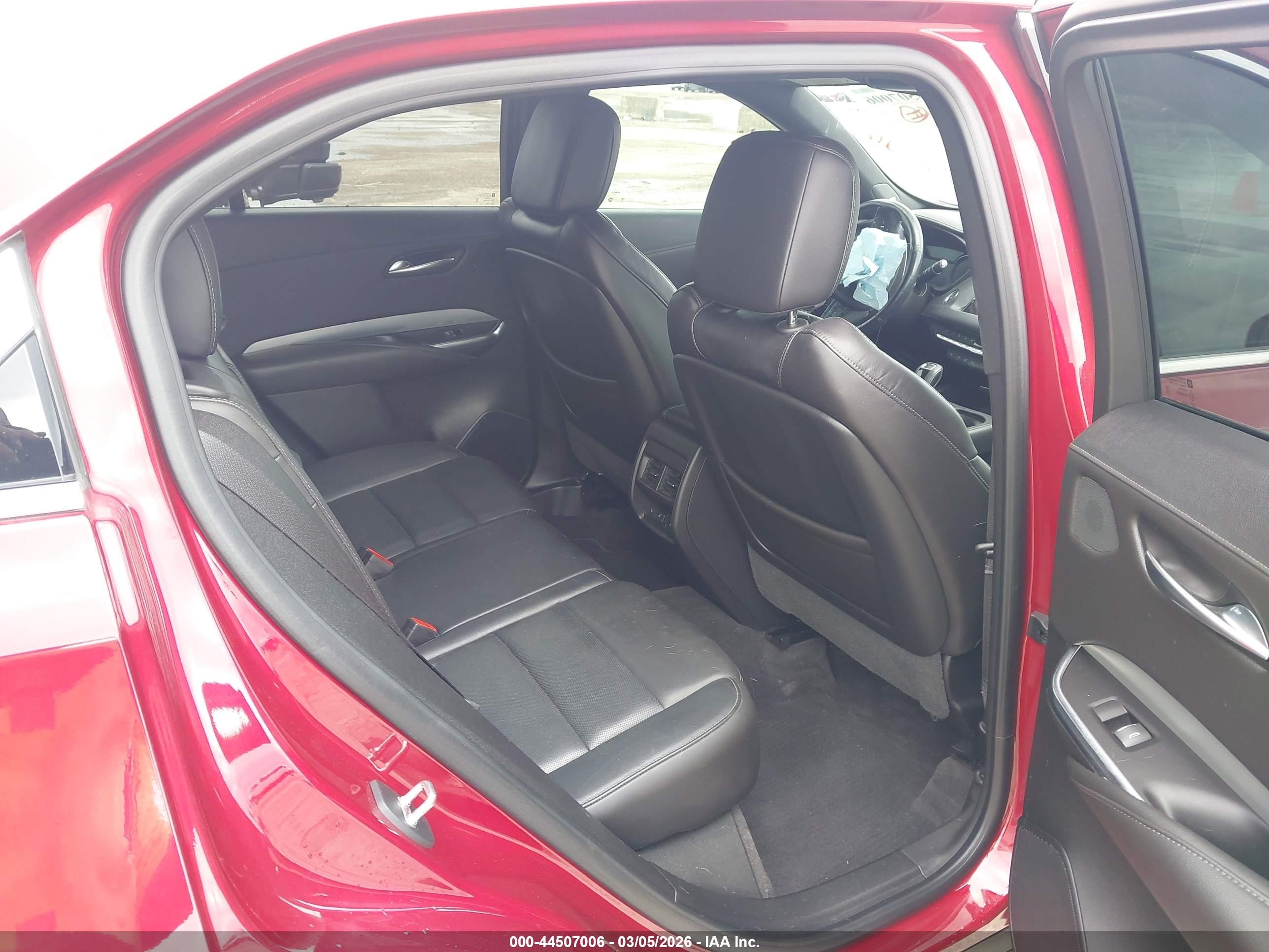 CADILLAC XT4 image 8
