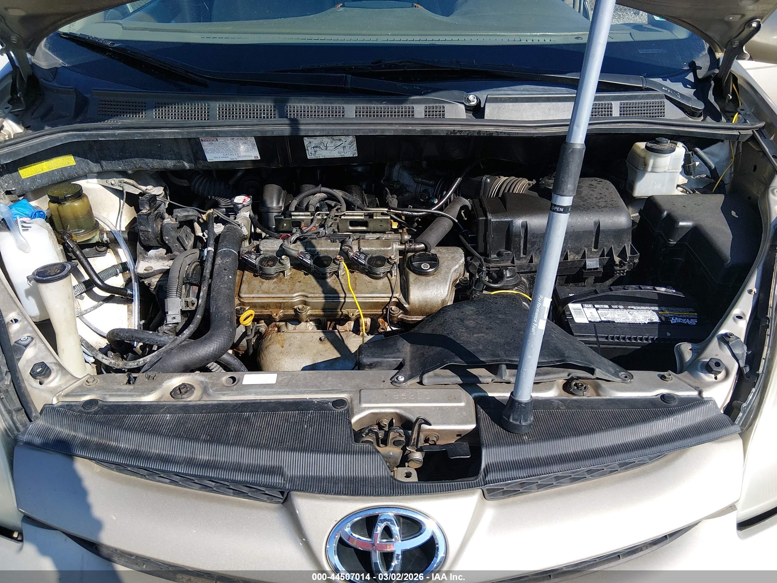TOYOTA SIENNA image 10