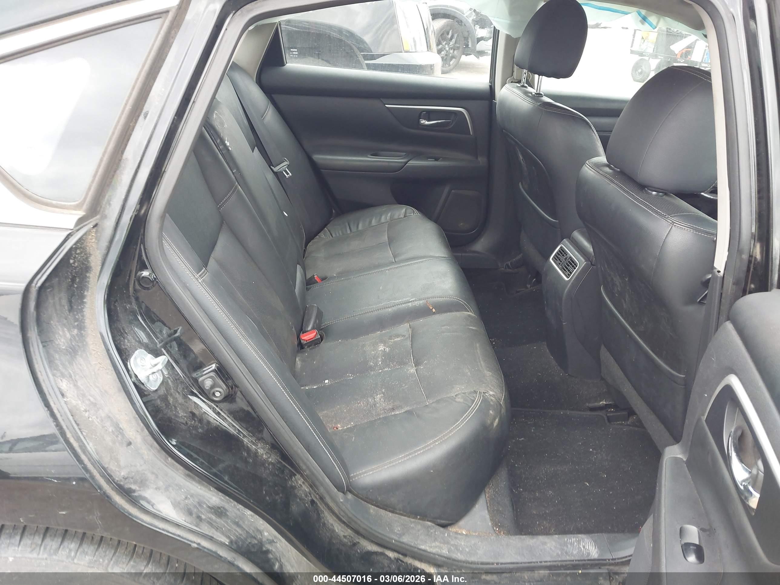 NISSAN ALTIMA image 8