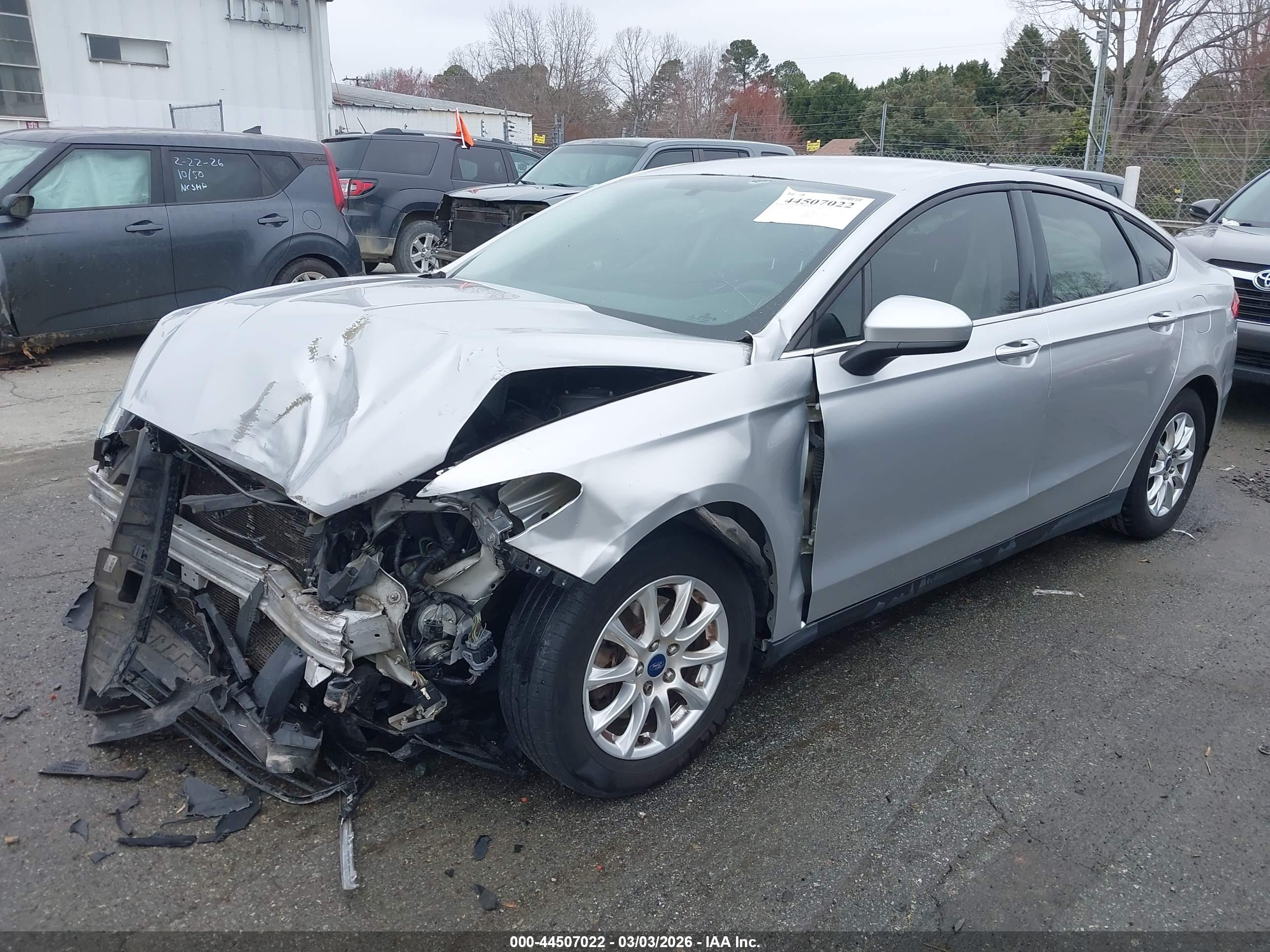 FORD FUSION image 2