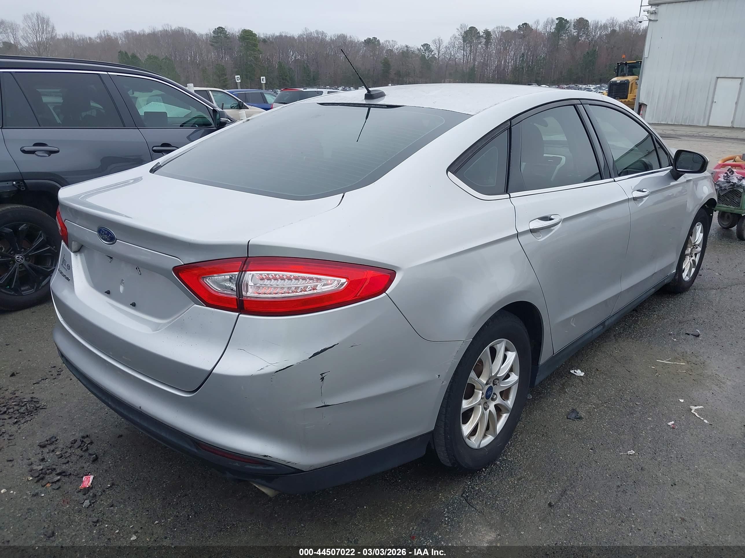 FORD FUSION image 4