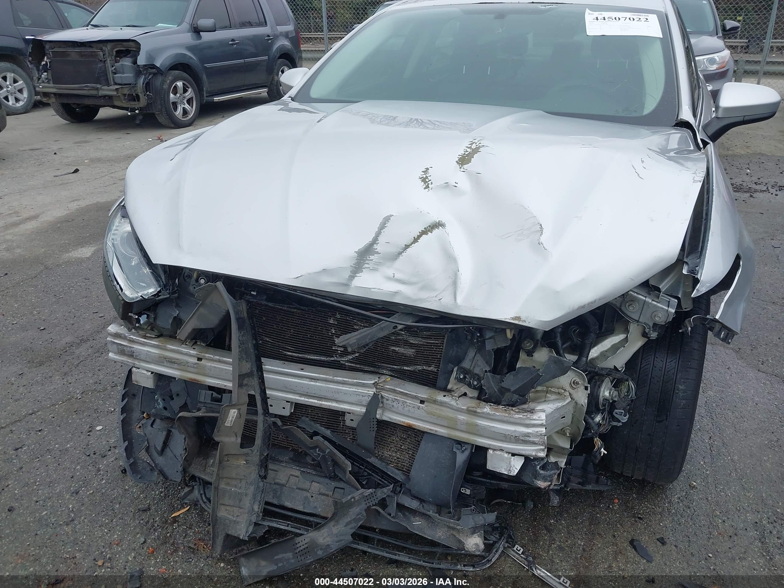 FORD FUSION image 6