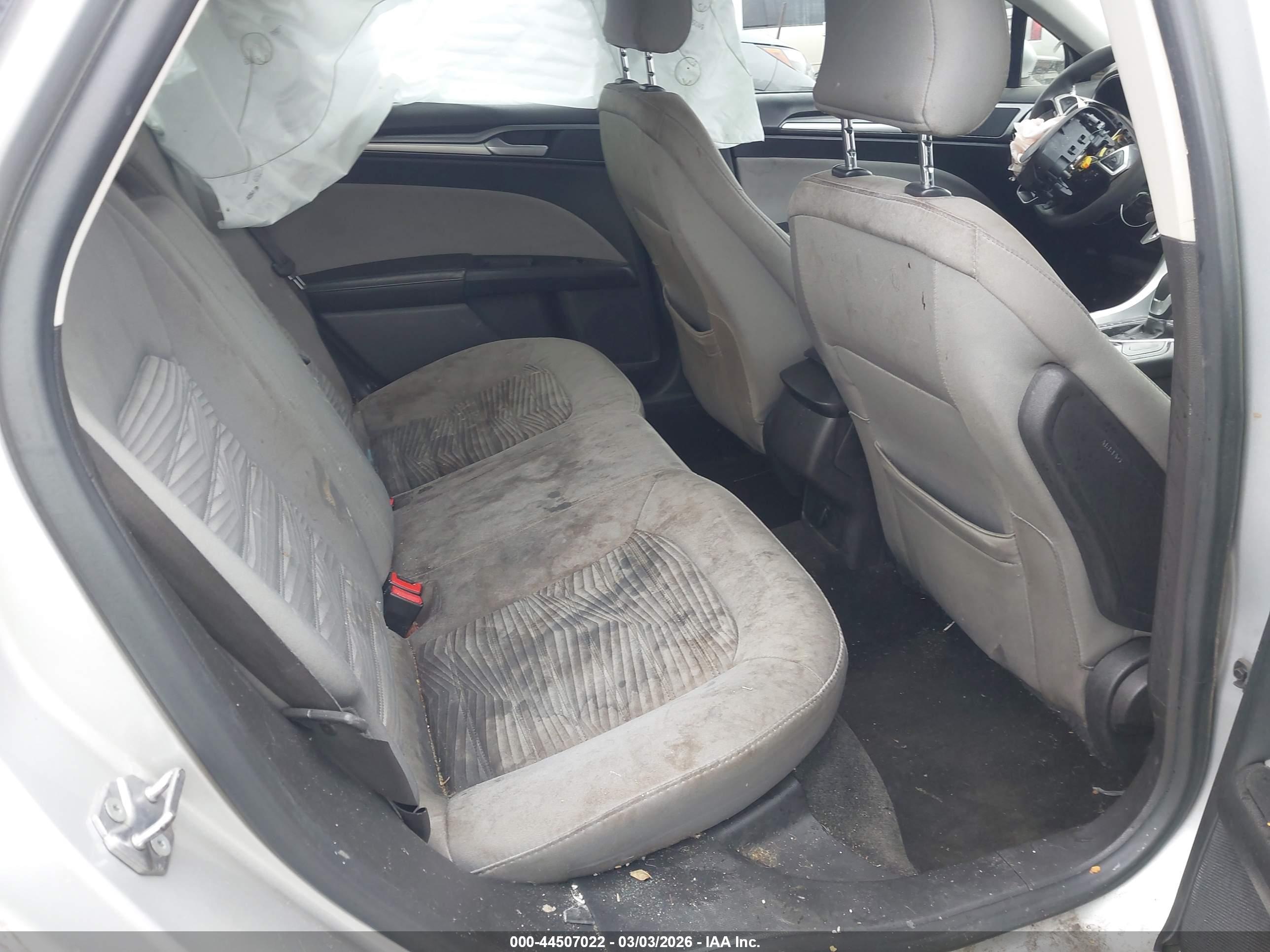 FORD FUSION image 8