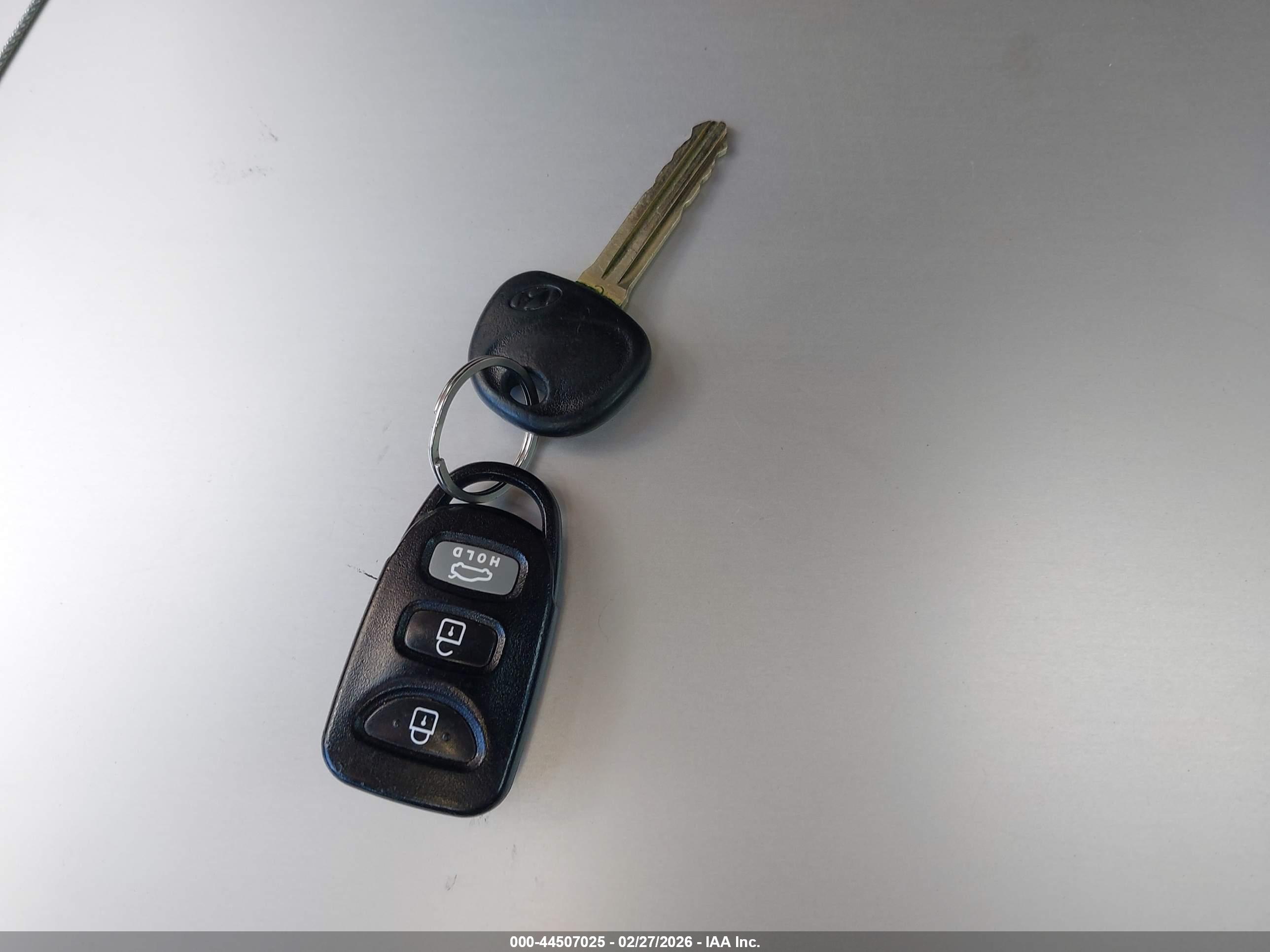 HYUNDAI ELANTRA image 11
