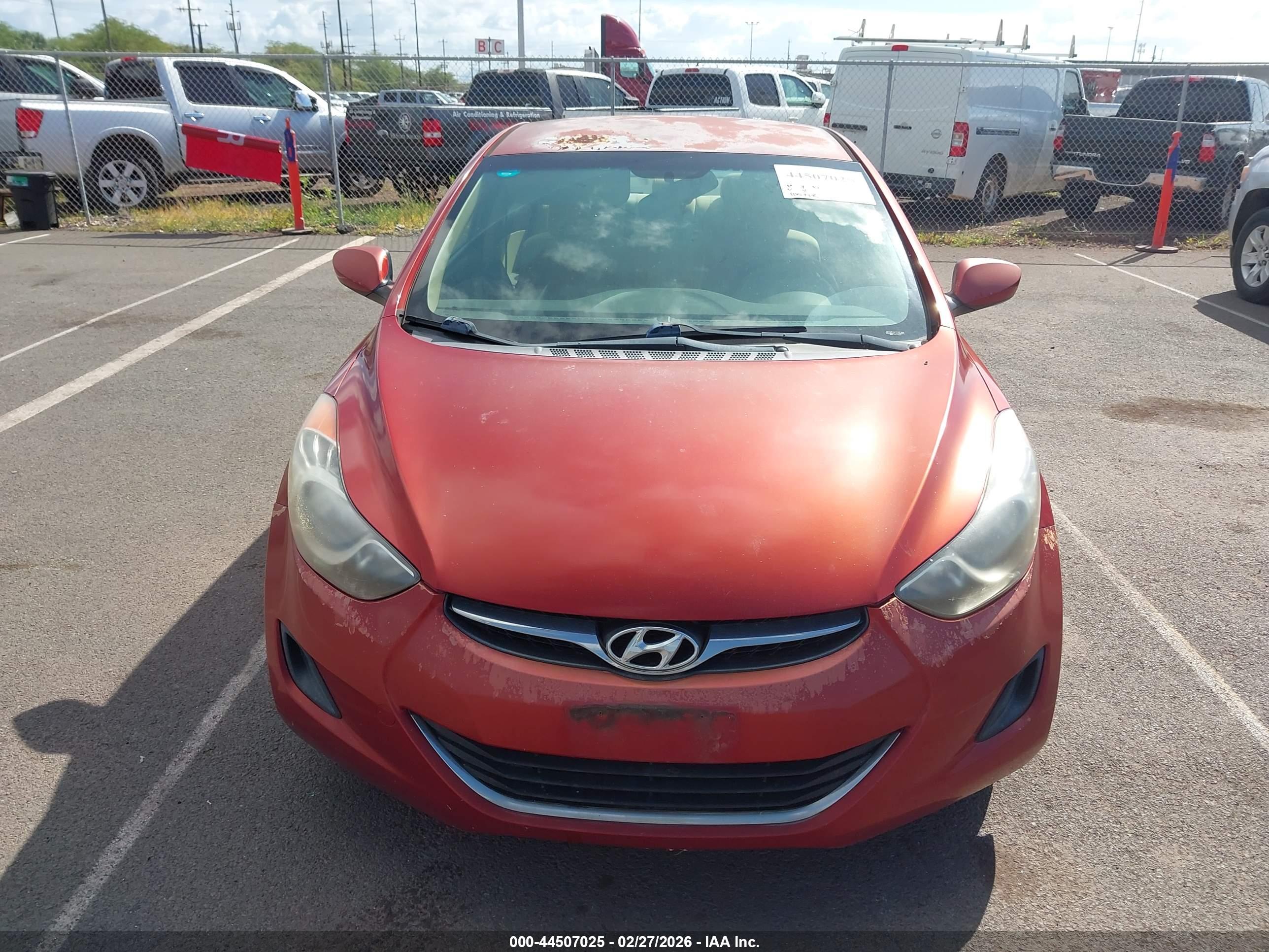 HYUNDAI ELANTRA image 6