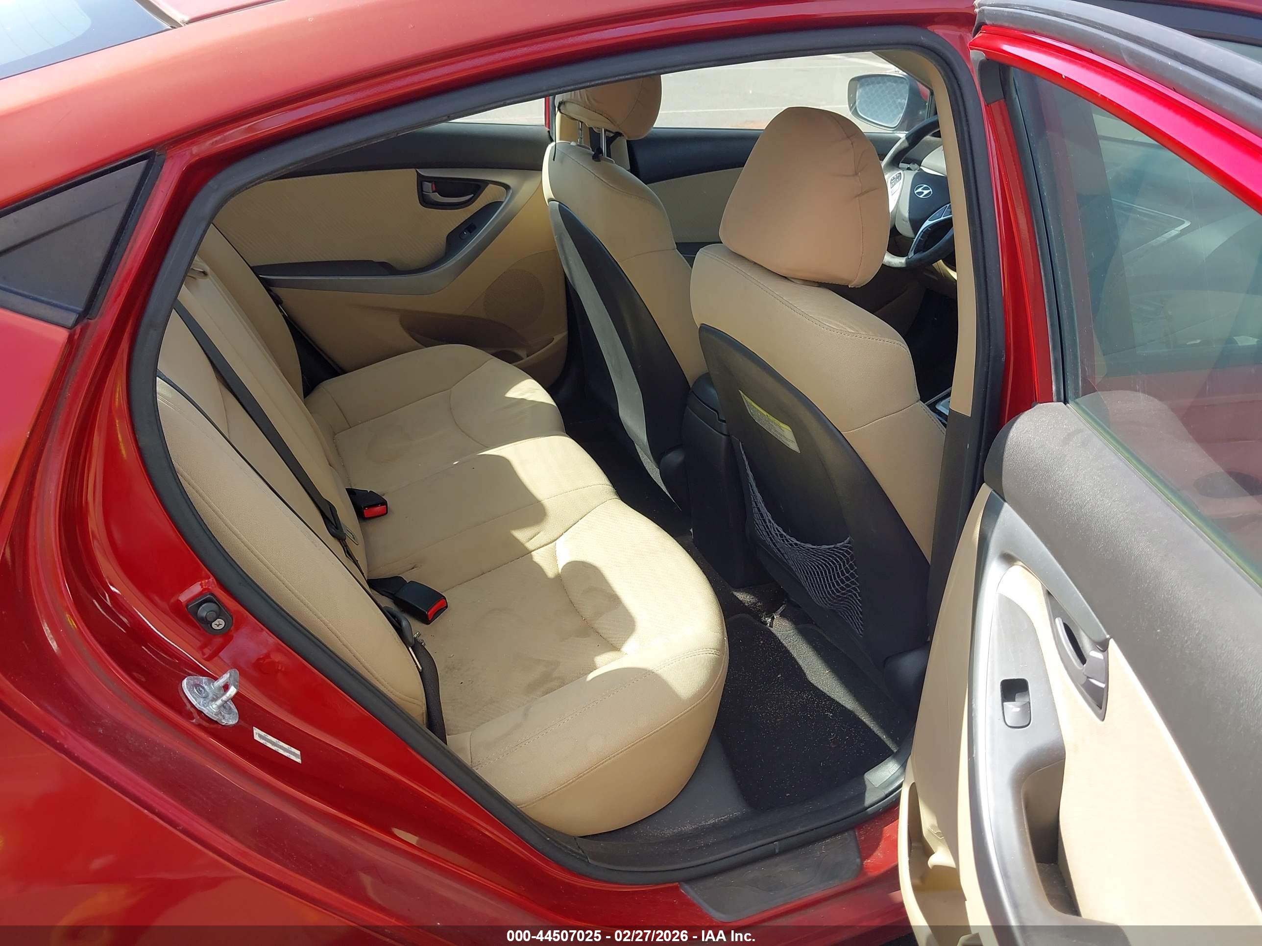HYUNDAI ELANTRA image 8