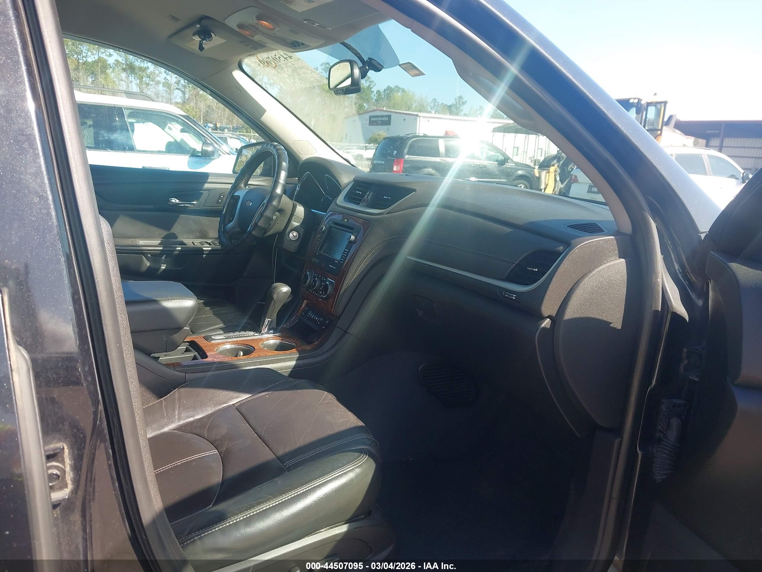 CHEVROLET TRAVERSE image 5