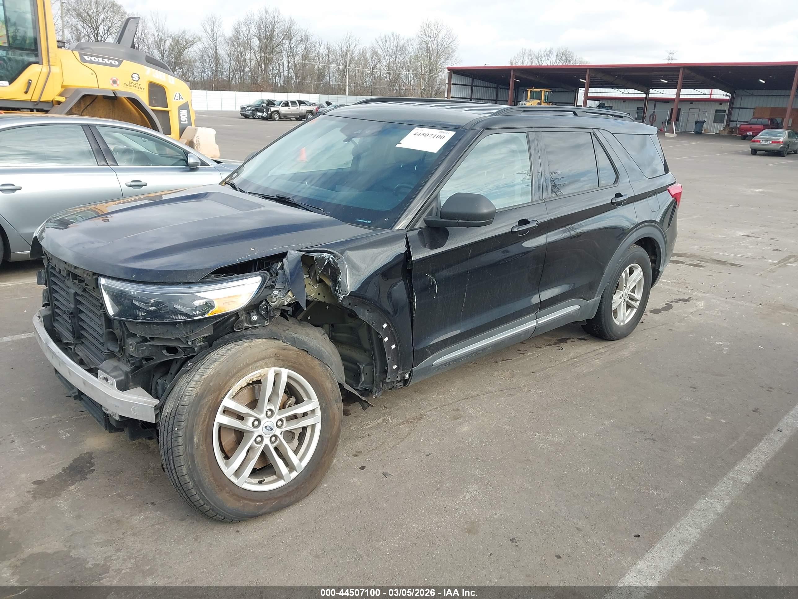 FORD EXPLORER image 2