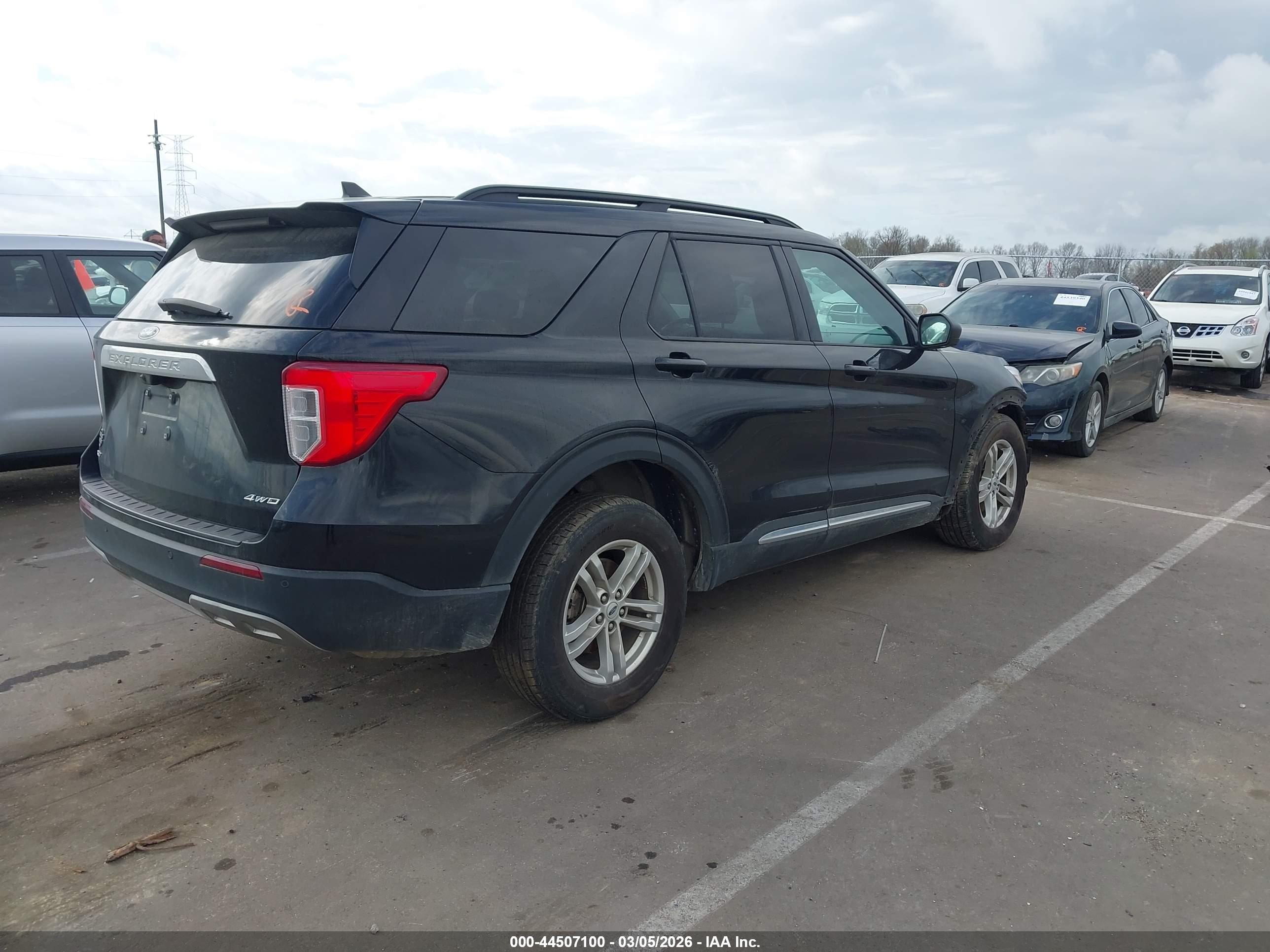 FORD EXPLORER image 4