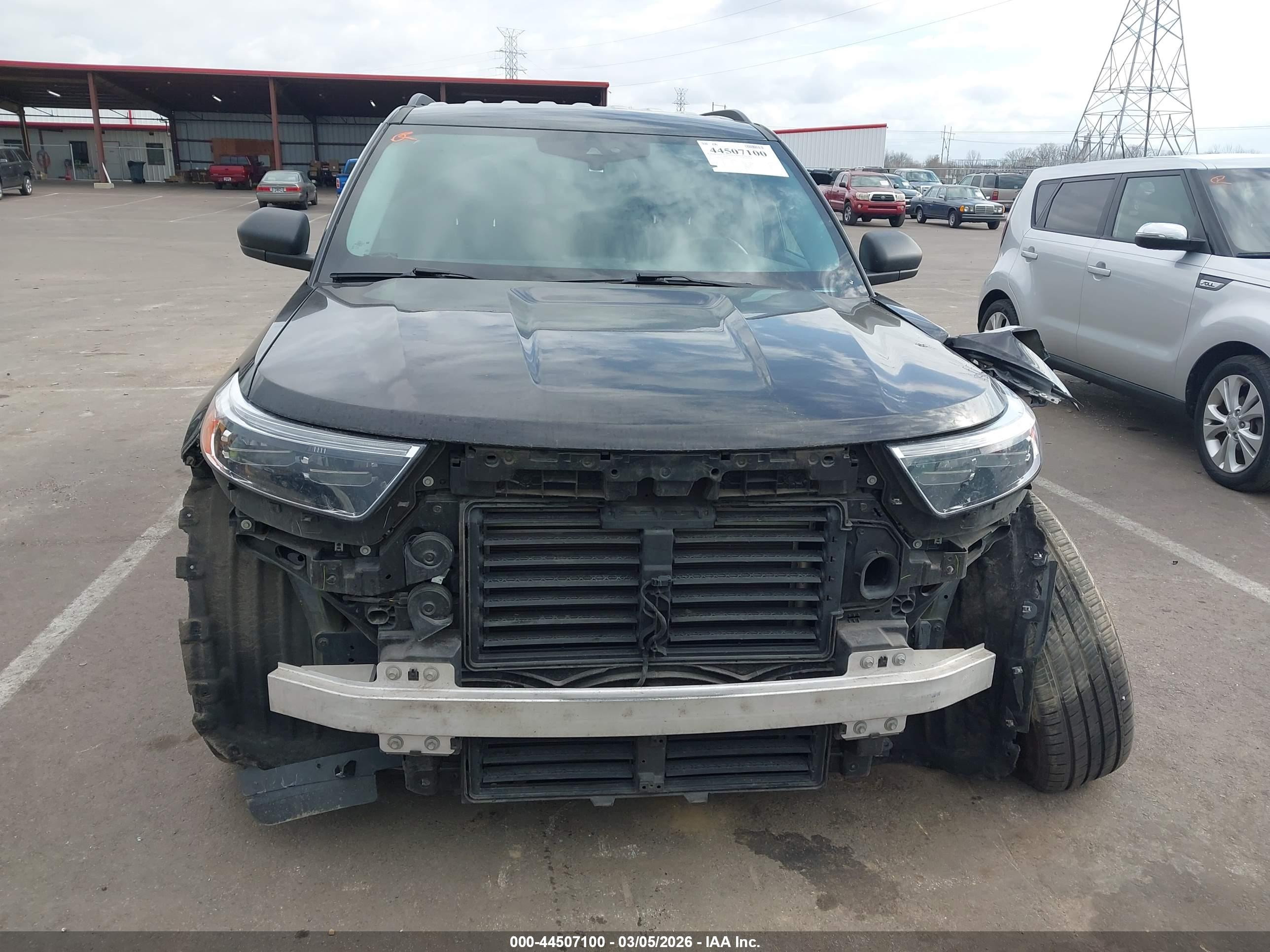 FORD EXPLORER image 6