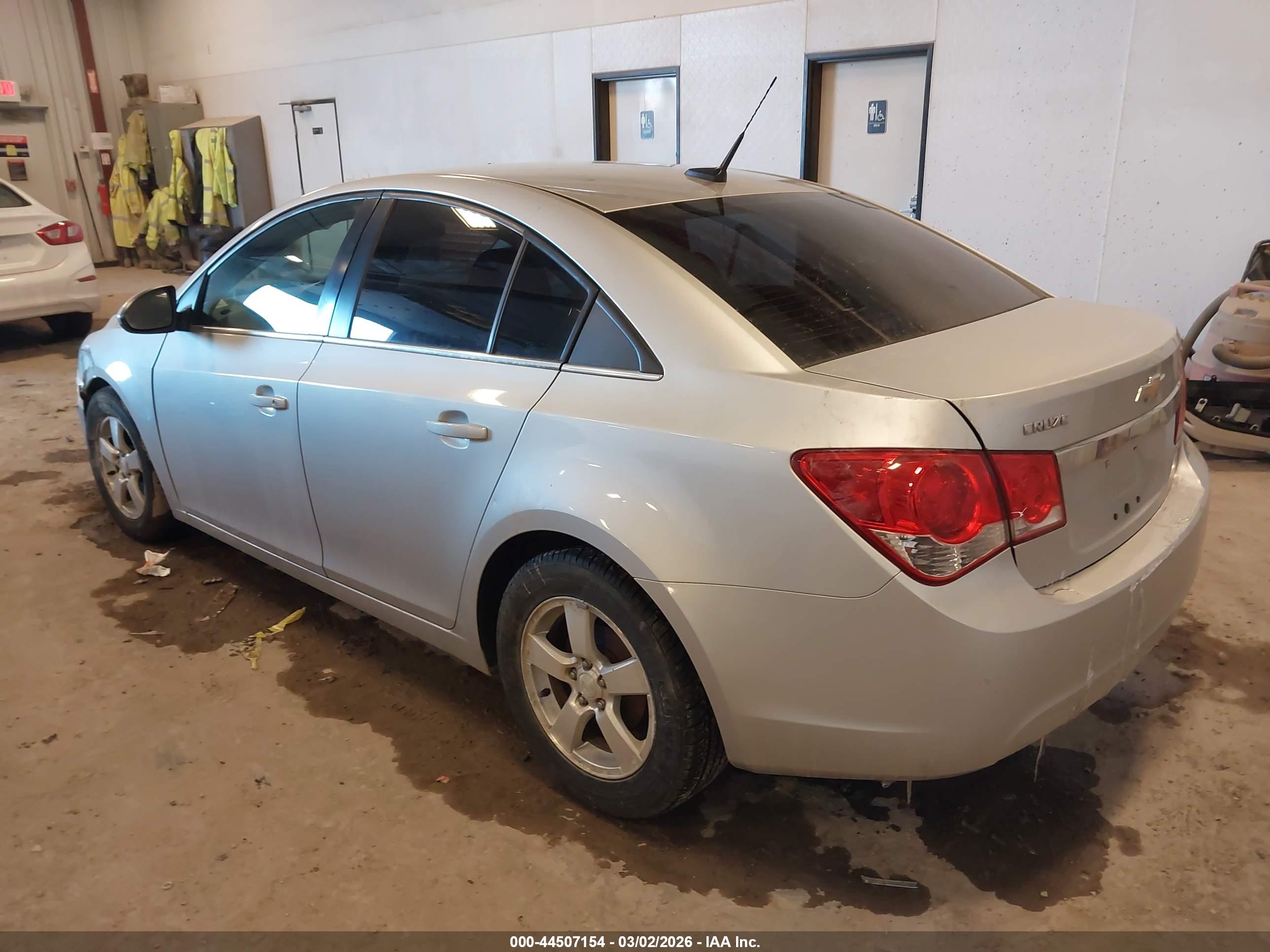 CHEVROLET CRUZE image 3