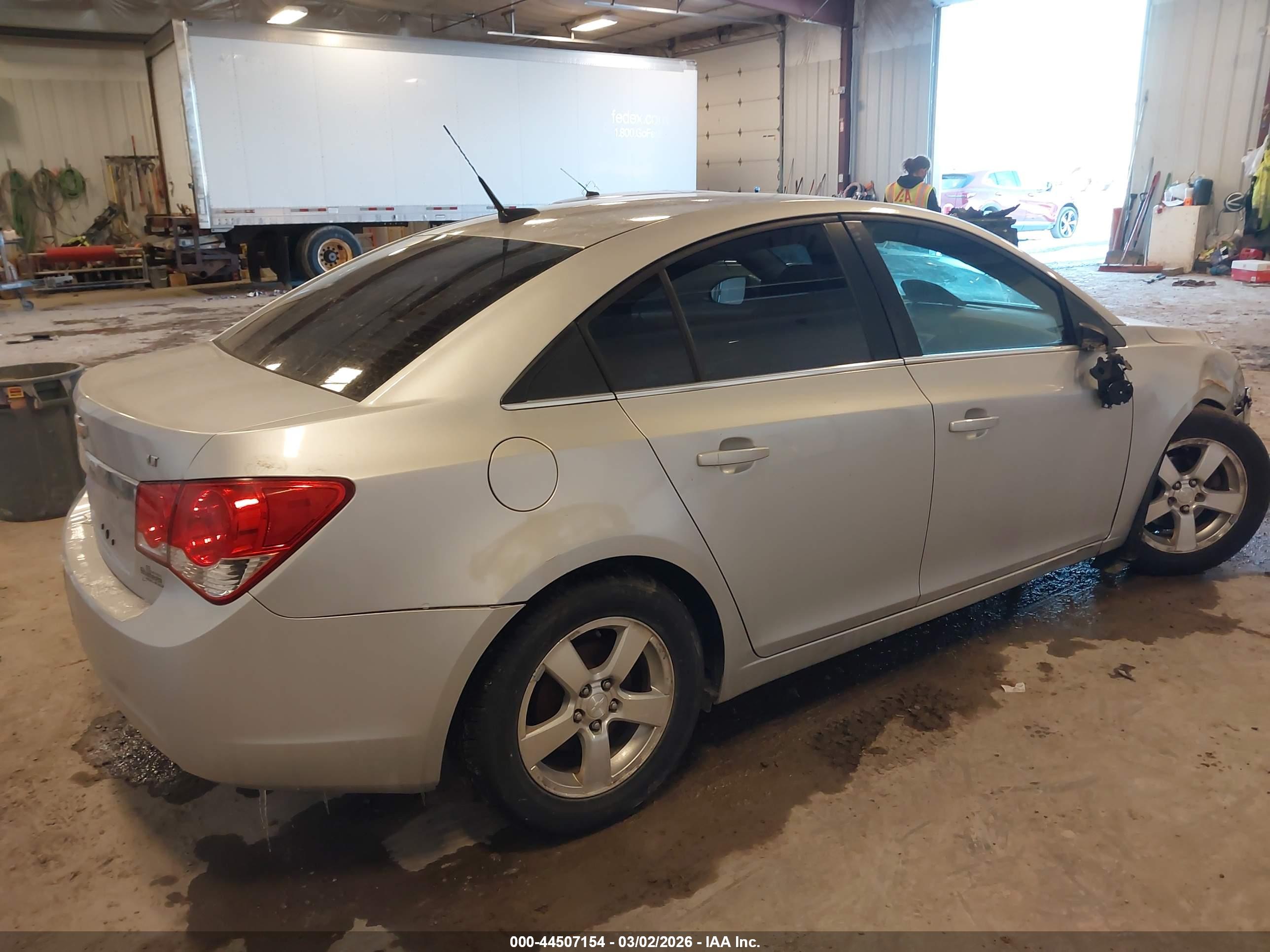 CHEVROLET CRUZE image 4